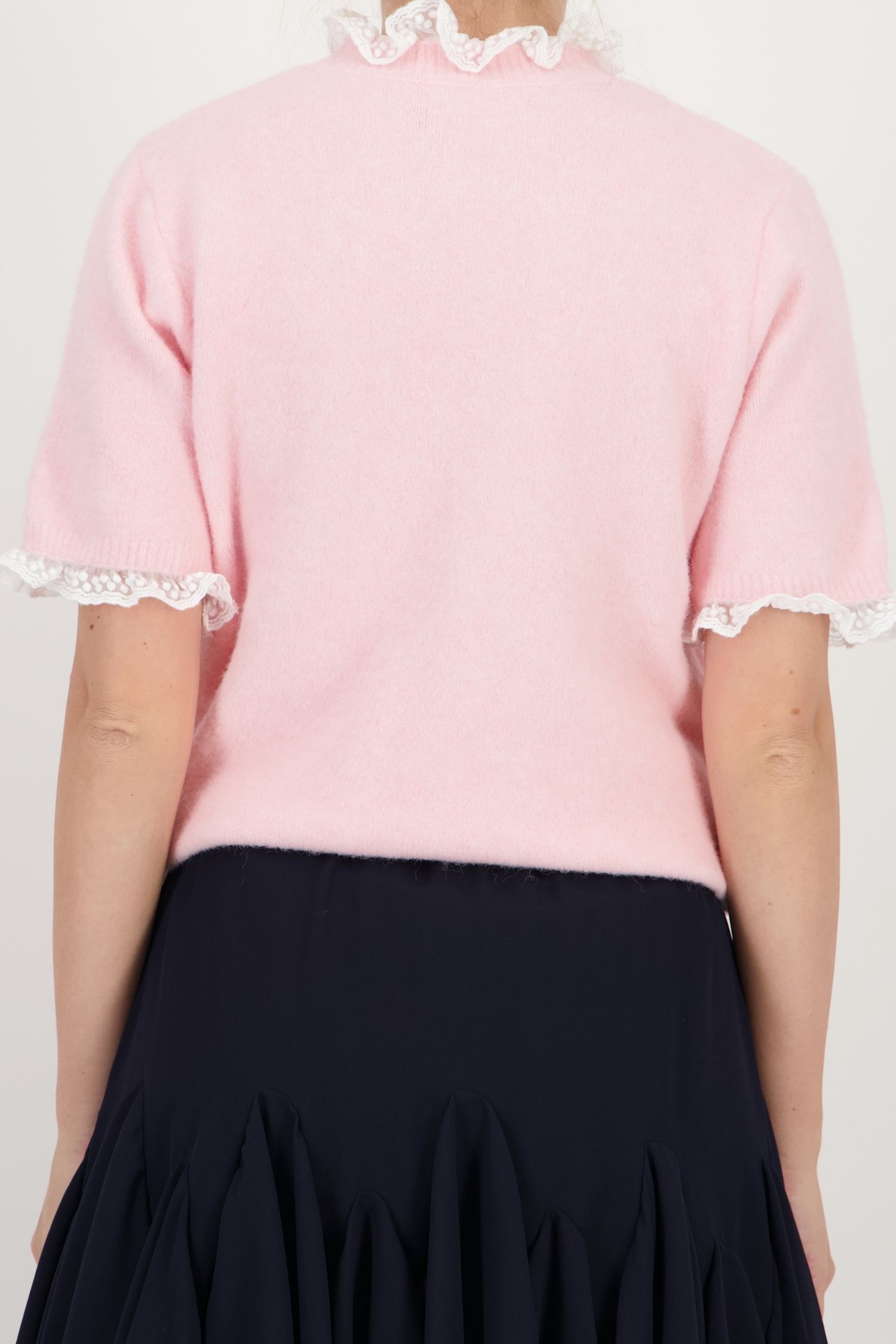 Bluza dama din tricot roz deschis cu un croi larg si aplicatii din dantela 5 - StarShinerS.ro