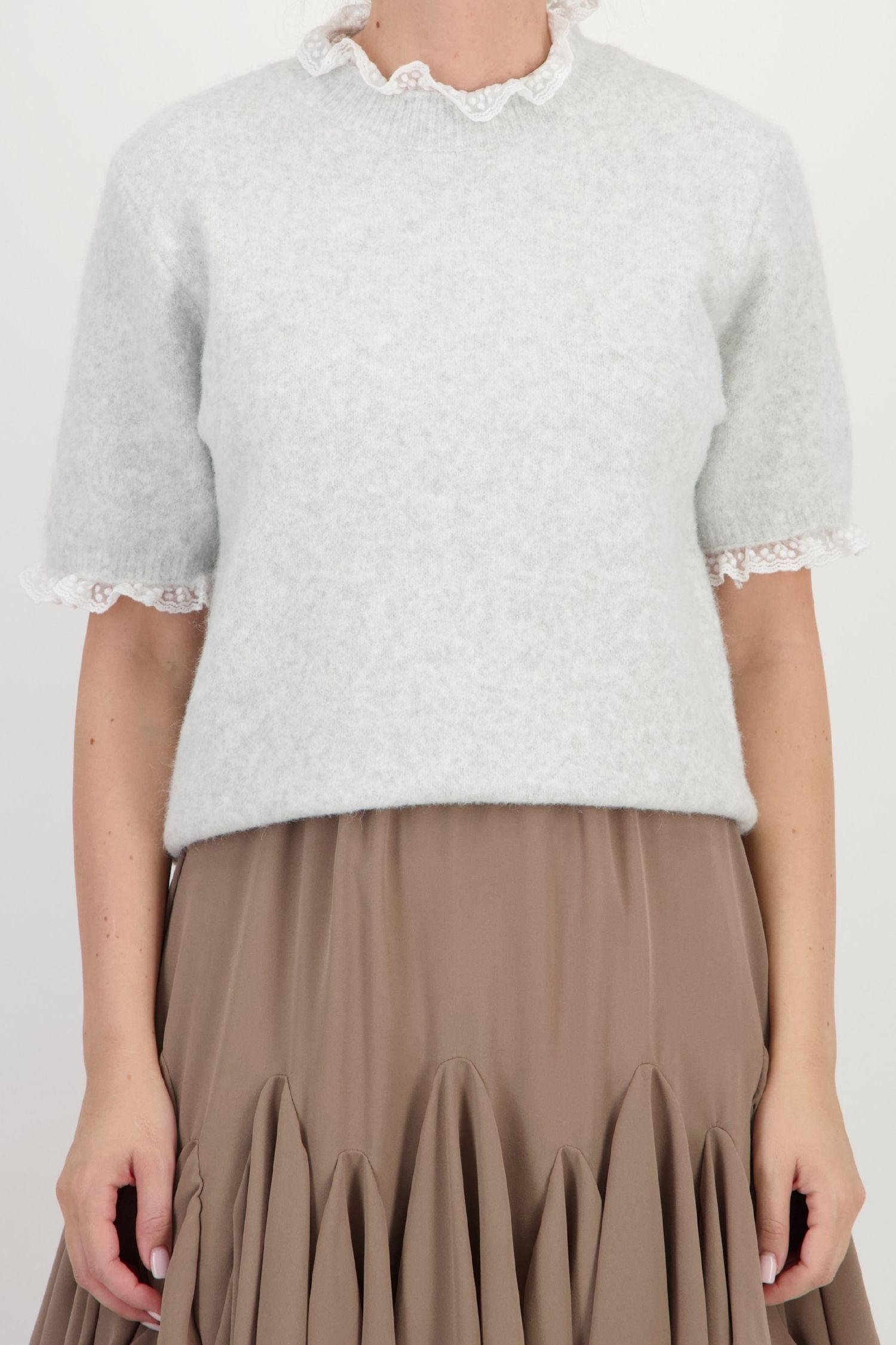 Bluza dama din tricot gri cu un croi larg si aplicatii din dantela 4 - StarShinerS.ro