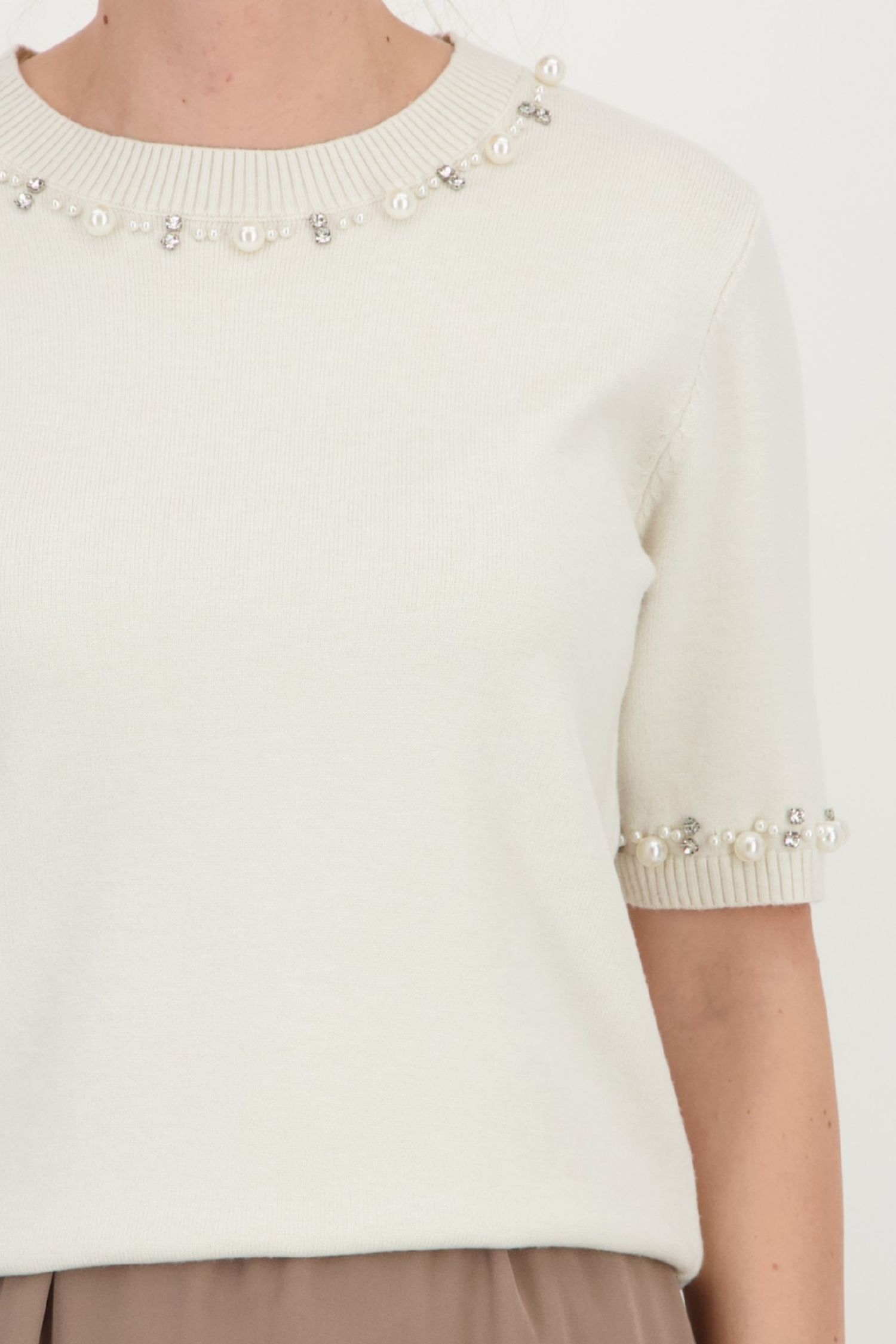 Bluza dama din tricot fin crem cu un croi larg si aplicatii cu perle si pietre strass 3 - StarShinerS.ro