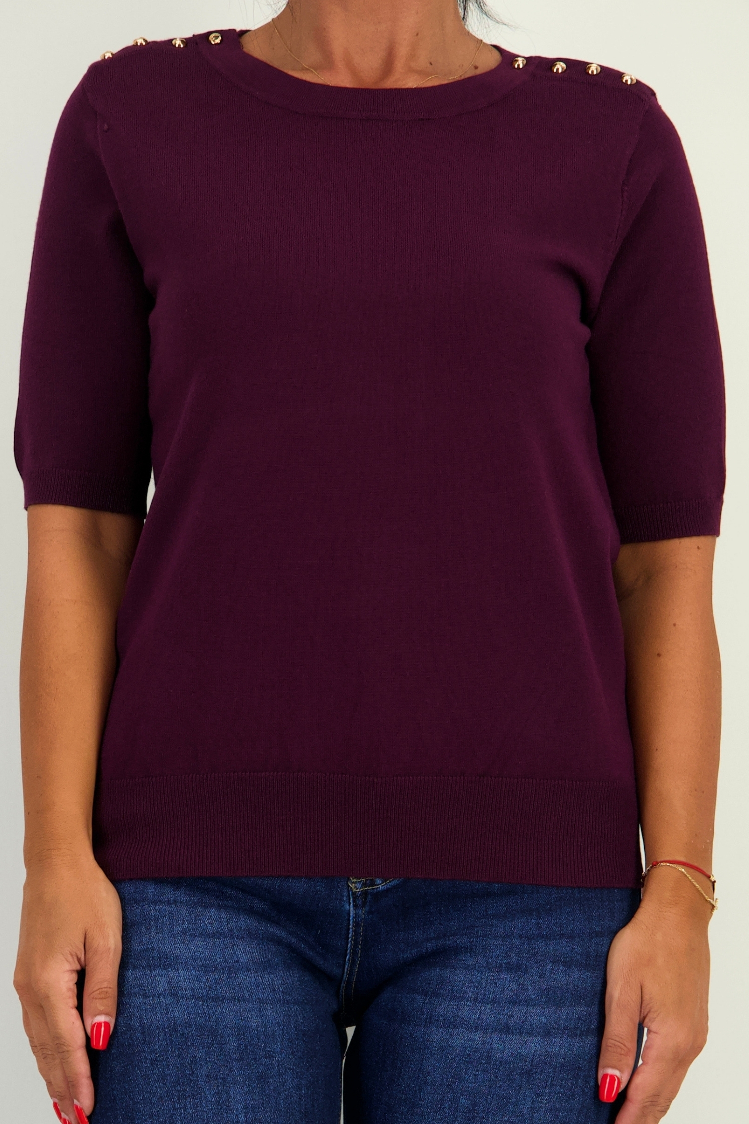 Bluza dama din tricot fin visinie cu un croi larg si nasturi decorativi aurii 4 - StarShinerS.ro