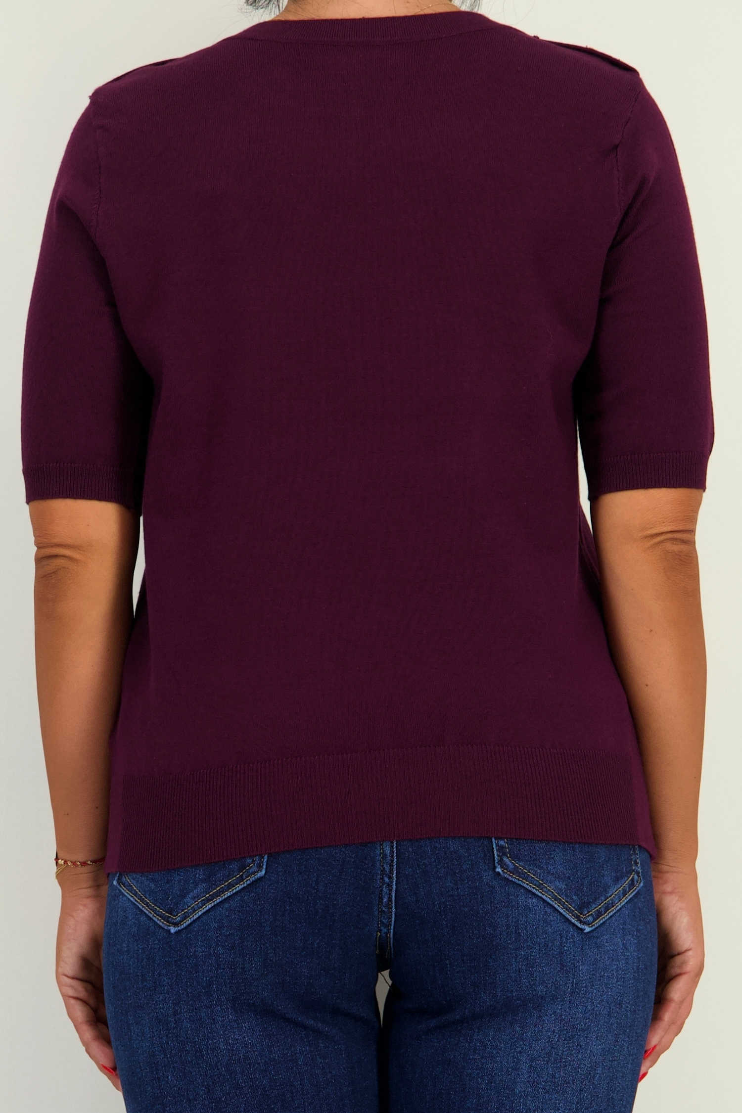 Bluza dama din tricot fin visinie cu un croi larg si nasturi decorativi aurii 5 - StarShinerS.ro