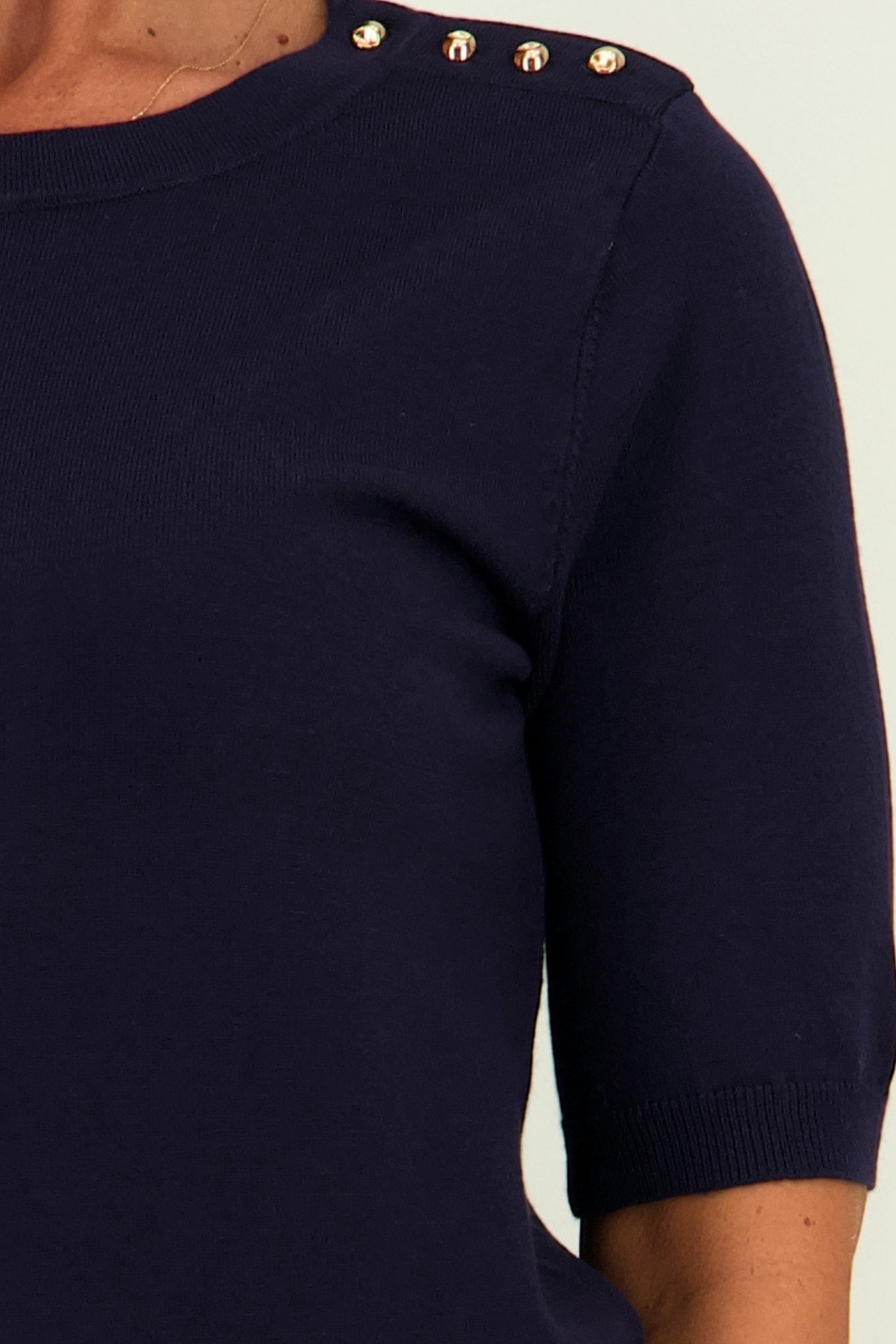 Bluza dama din tricot fin bleumarin cu un croi larg si nasturi decorativi aurii 3 - StarShinerS.ro