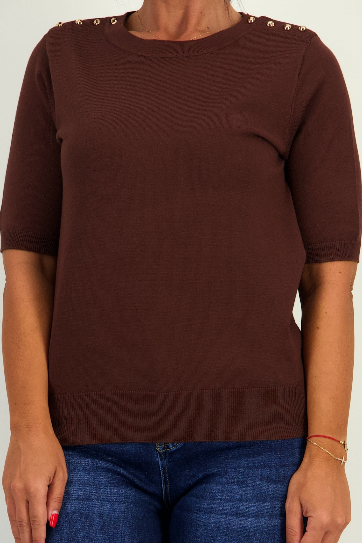 Bluza dama din tricot fin maro cu un croi larg si nasturi decorativi aurii 4 - StarShinerS.ro