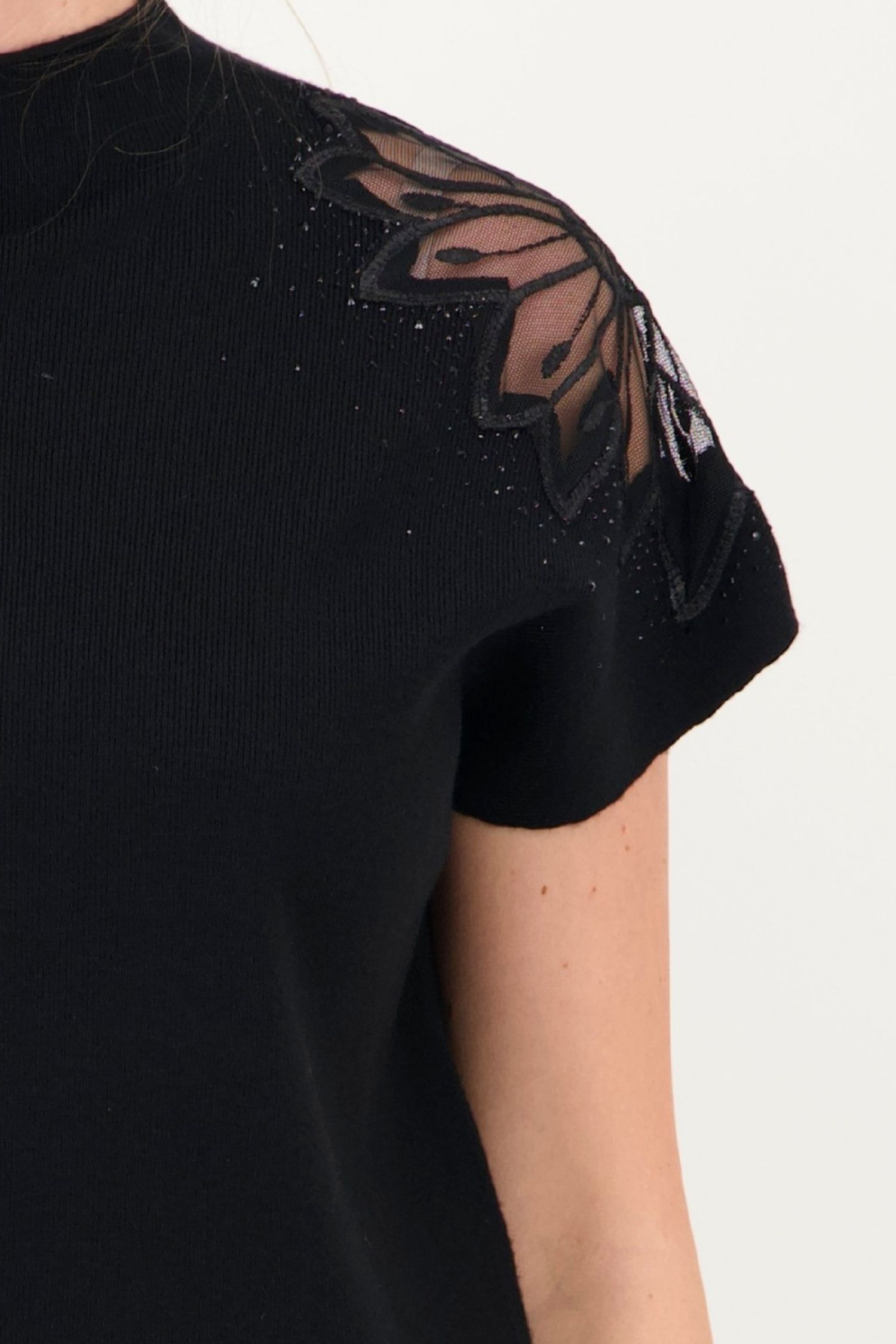 Bluza dama din tricot fin neagra cu un croi larg si detaliu decorativ pe umar 3 - StarShinerS.ro