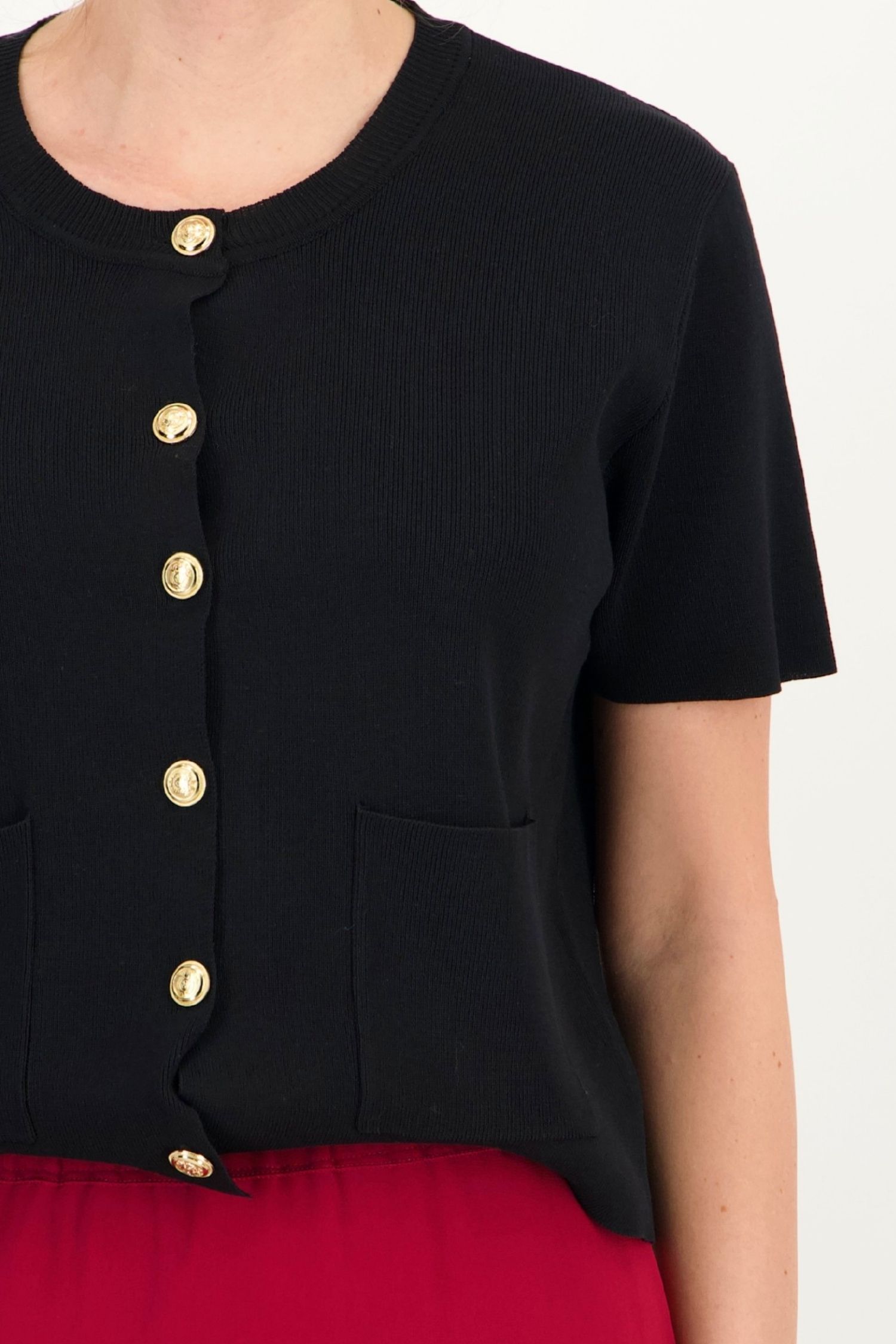 Cardigan dama din tricot fin neagra cu un croi lejer si nasturi decorativi 3 - StarShinerS.ro