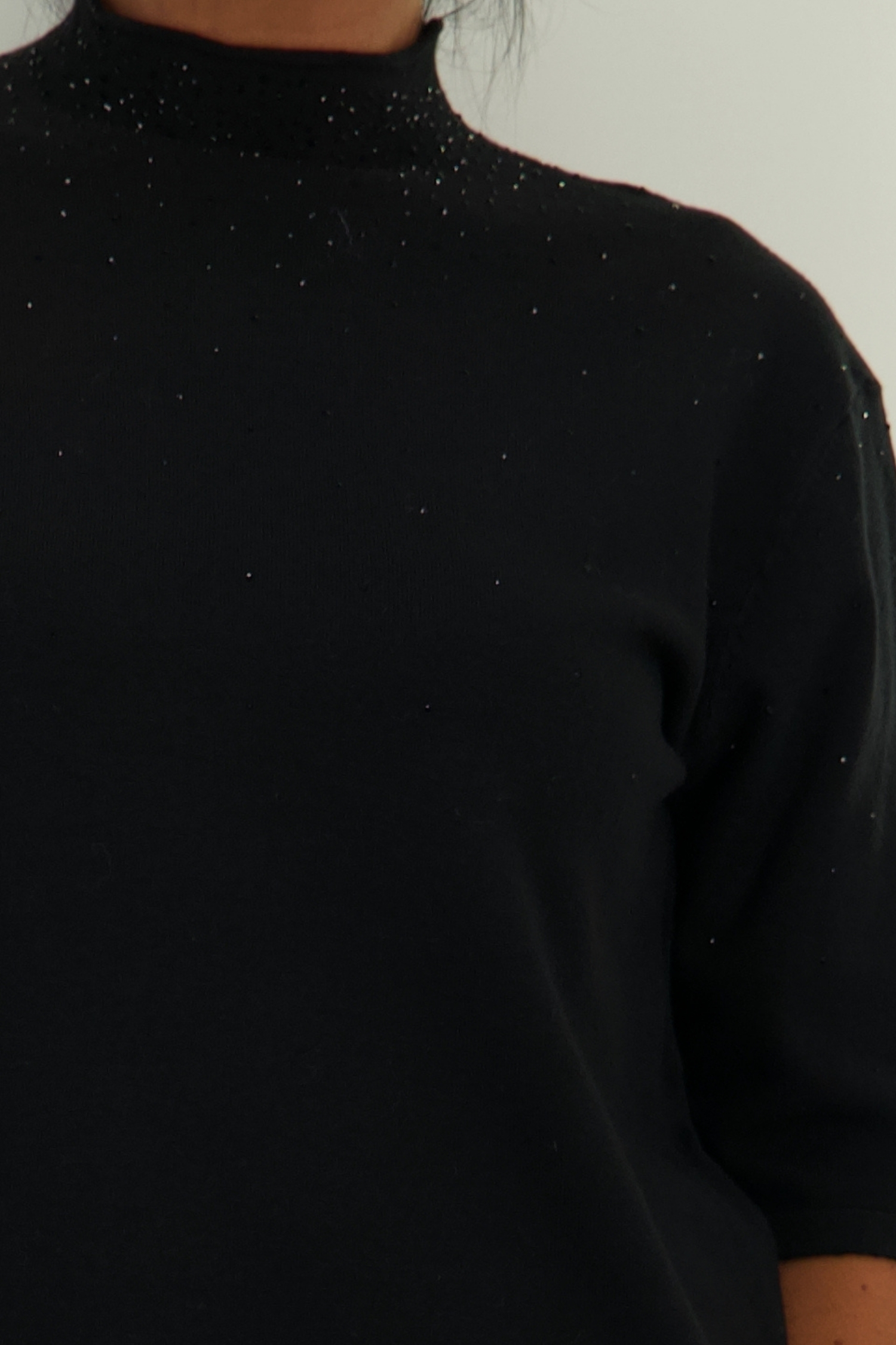 Bluza dama din tricot neagra cu un croi larg si aplicatii cu pietre strass 3 - StarShinerS.ro