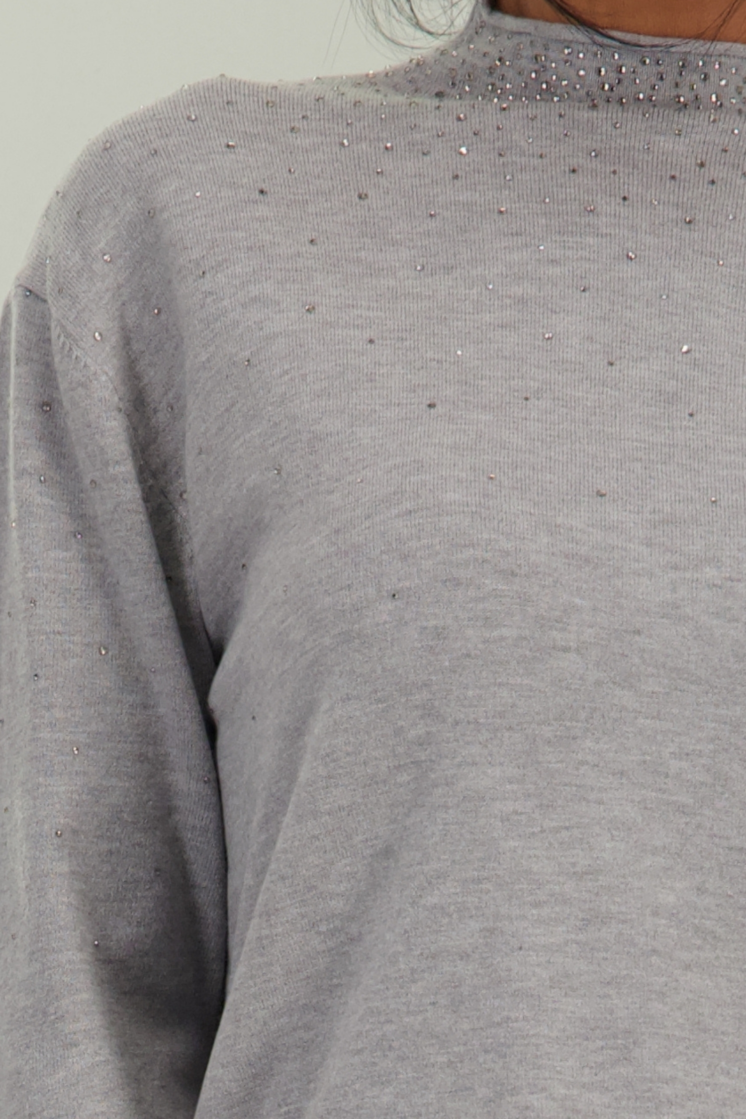Bluza dama din tricot gri cu un croi larg si aplicatii cu pietre strass 2 - StarShinerS.ro