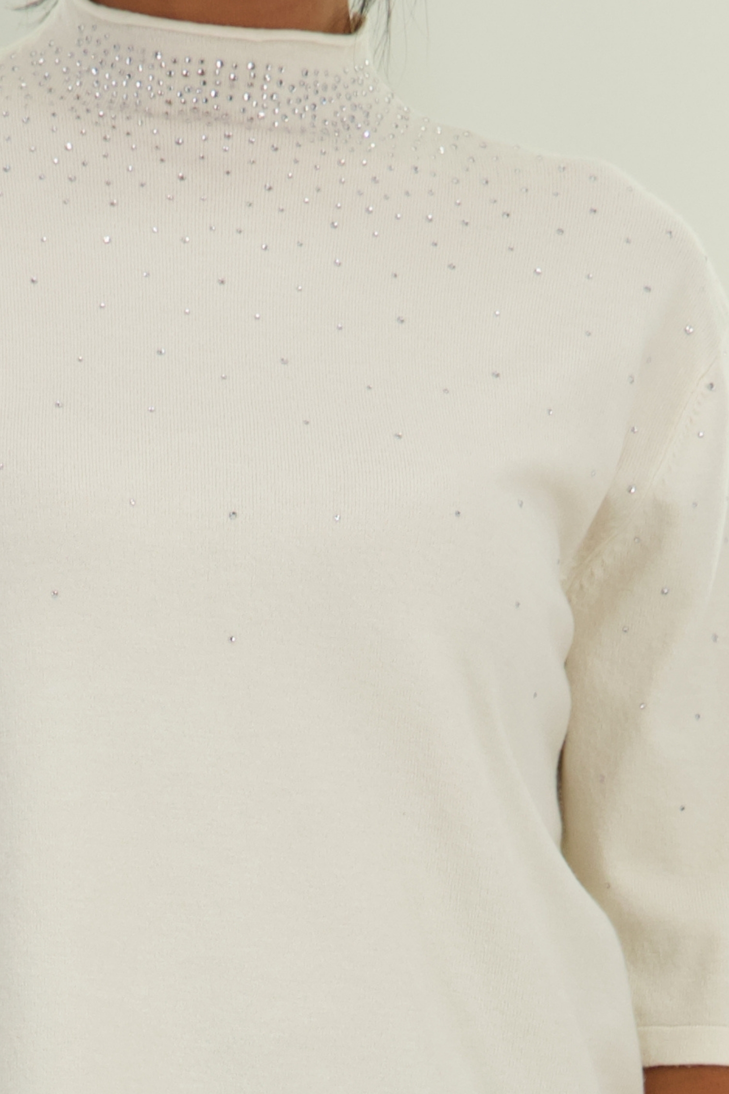 Bluza dama din tricot ivoire cu un croi larg si aplicatii cu pietre strass 3 - StarShinerS.ro