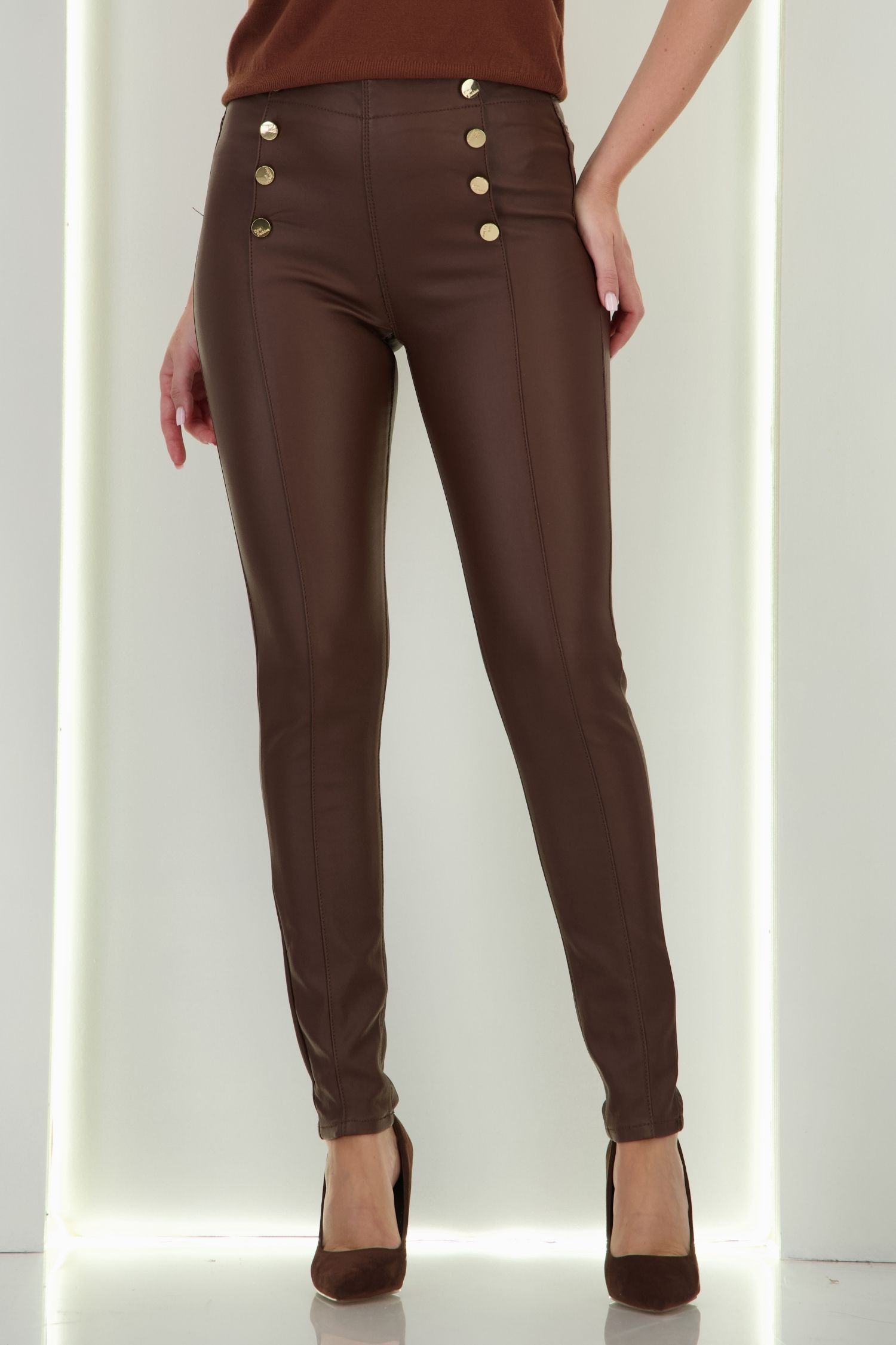 Pantaloni din piele ecologica maro conici cu nasturi decorativi aurii 4 - StarShinerS.ro