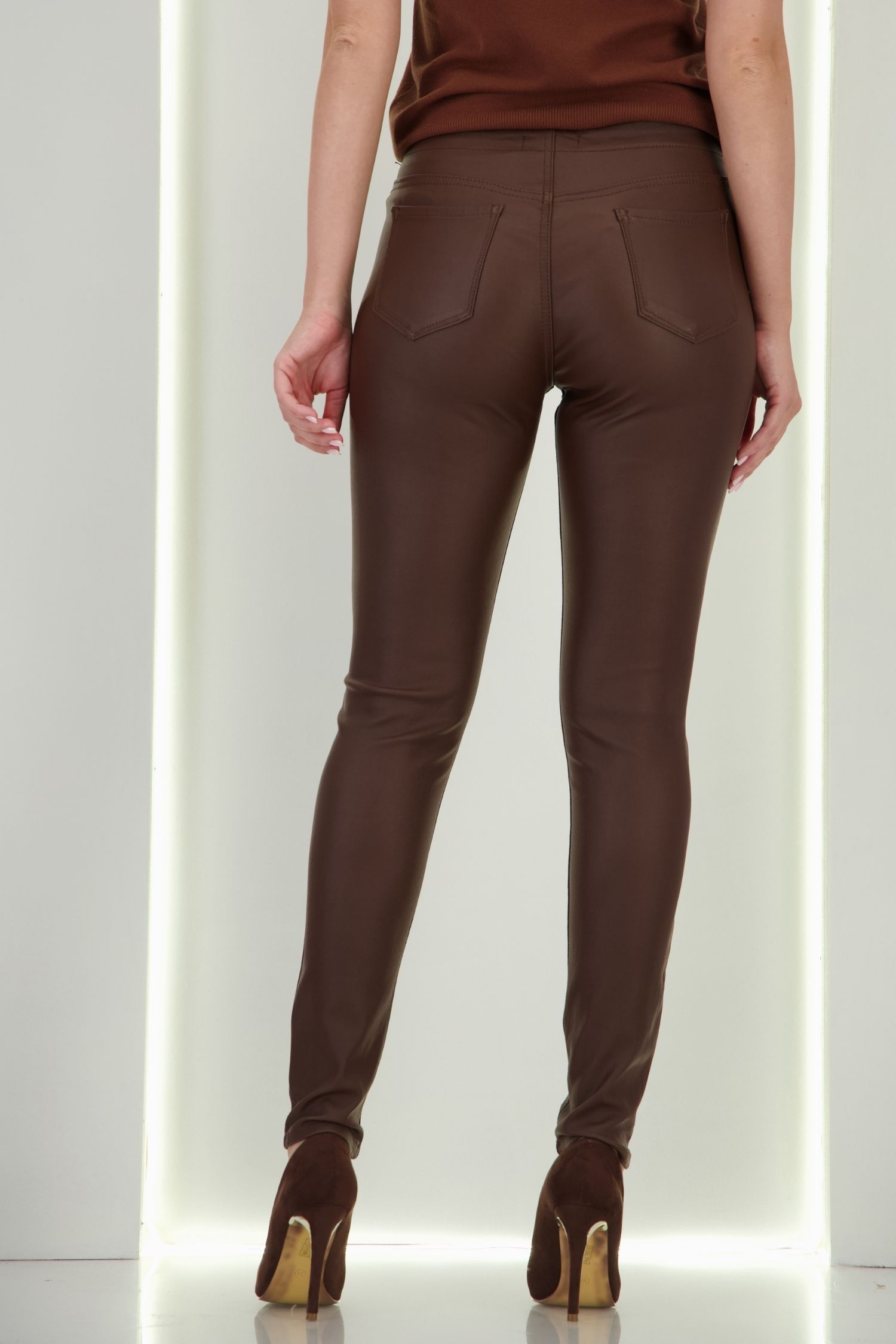 Pantaloni din piele ecologica maro conici cu nasturi decorativi aurii 5 - StarShinerS.ro