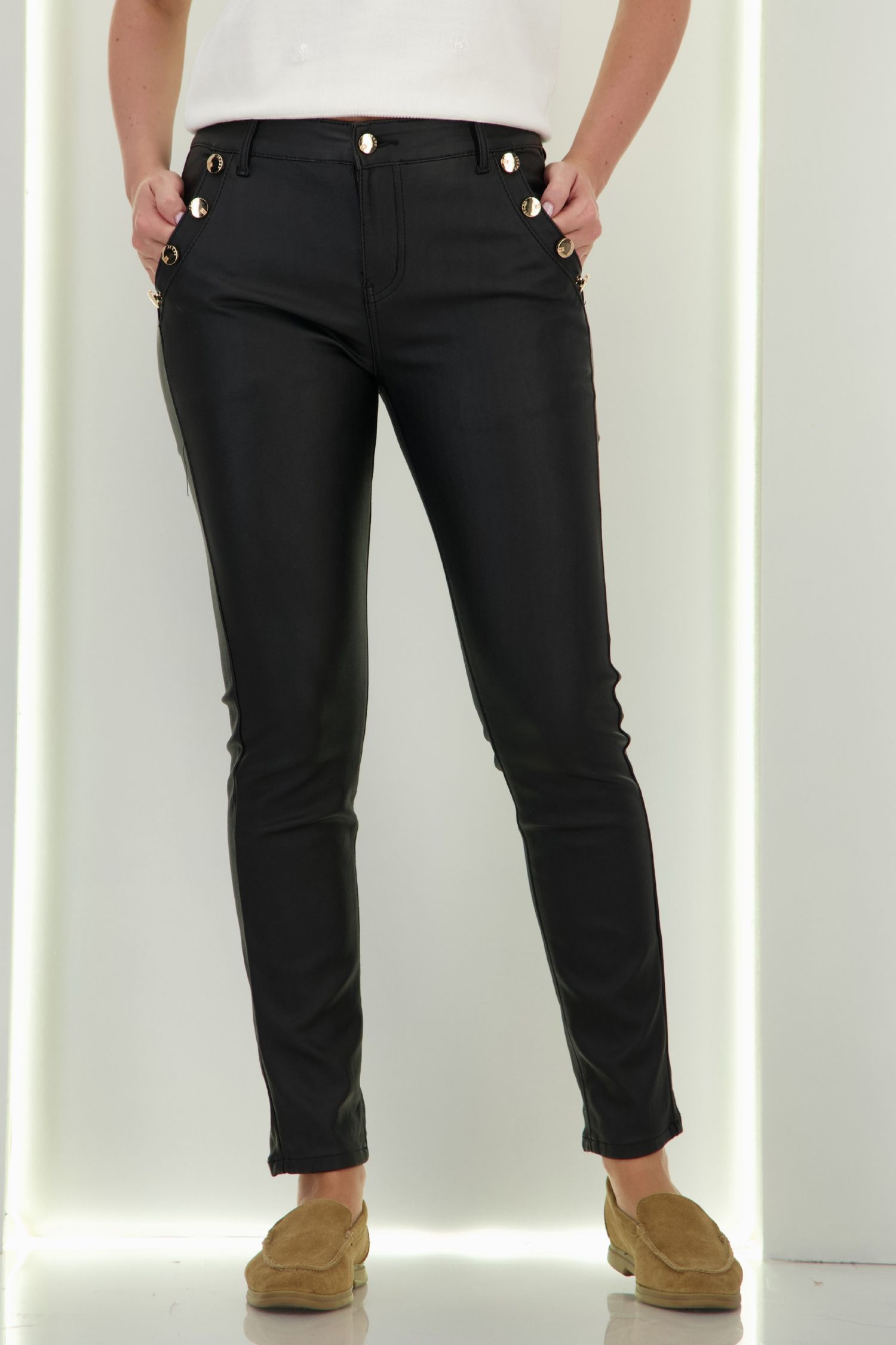 Pantaloni din piele ecologica negri conici cu aspect cerat 2 - StarShinerS.ro