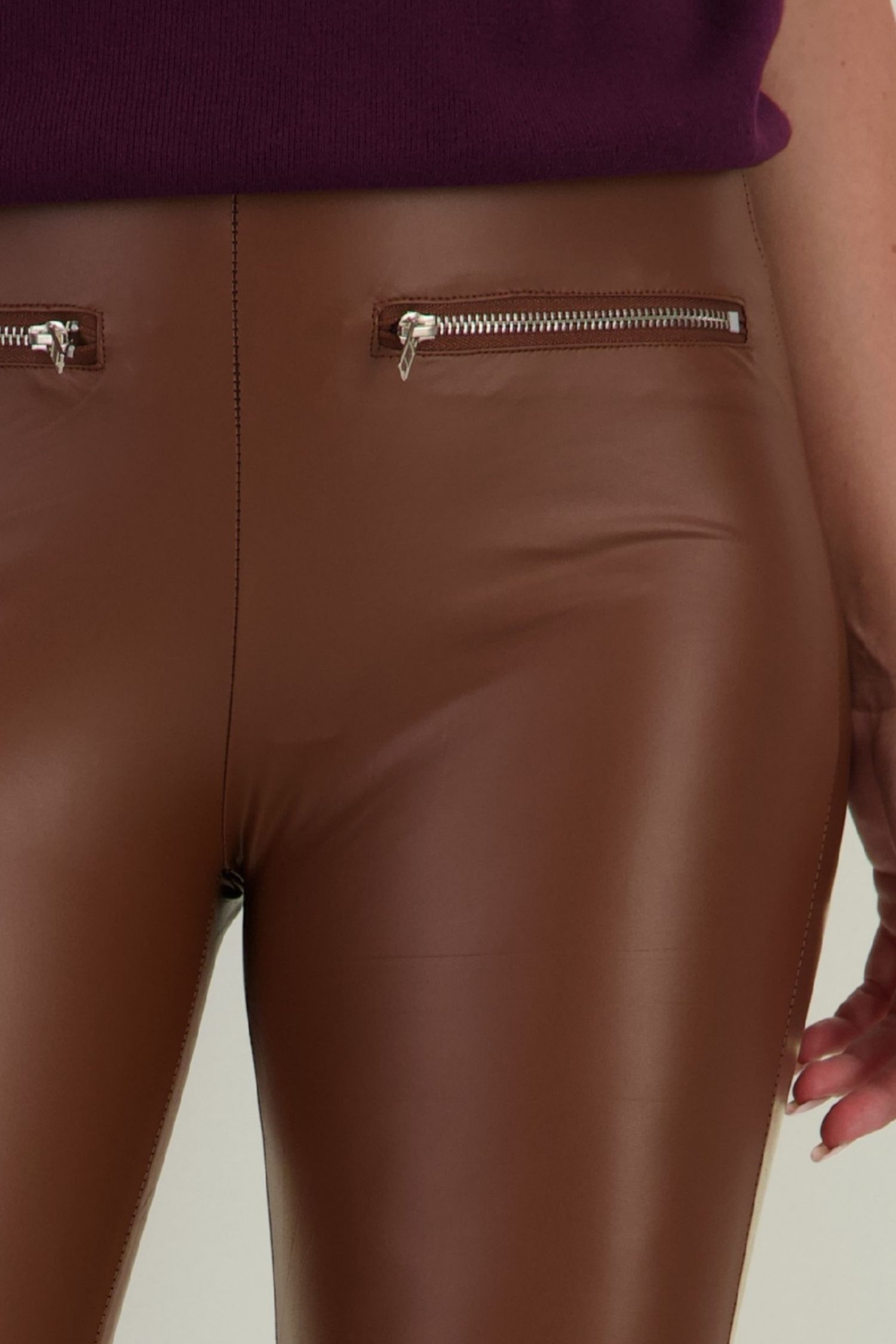 Colanti din piele ecologica maro lungi cu elastic in talie si buzunare frontale false 2 - StarShinerS.ro