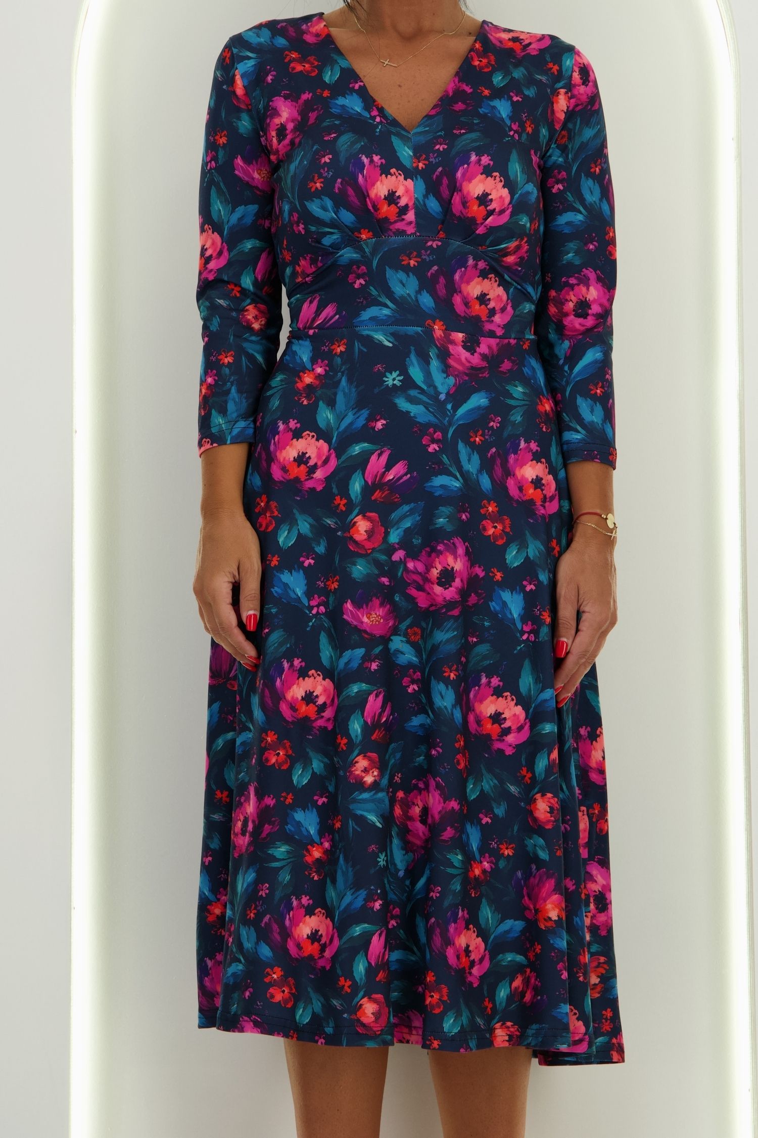 Rochie din modal bleumarin midi in clos cu imprimeu floral - StarShinerS 4 - StarShinerS.ro