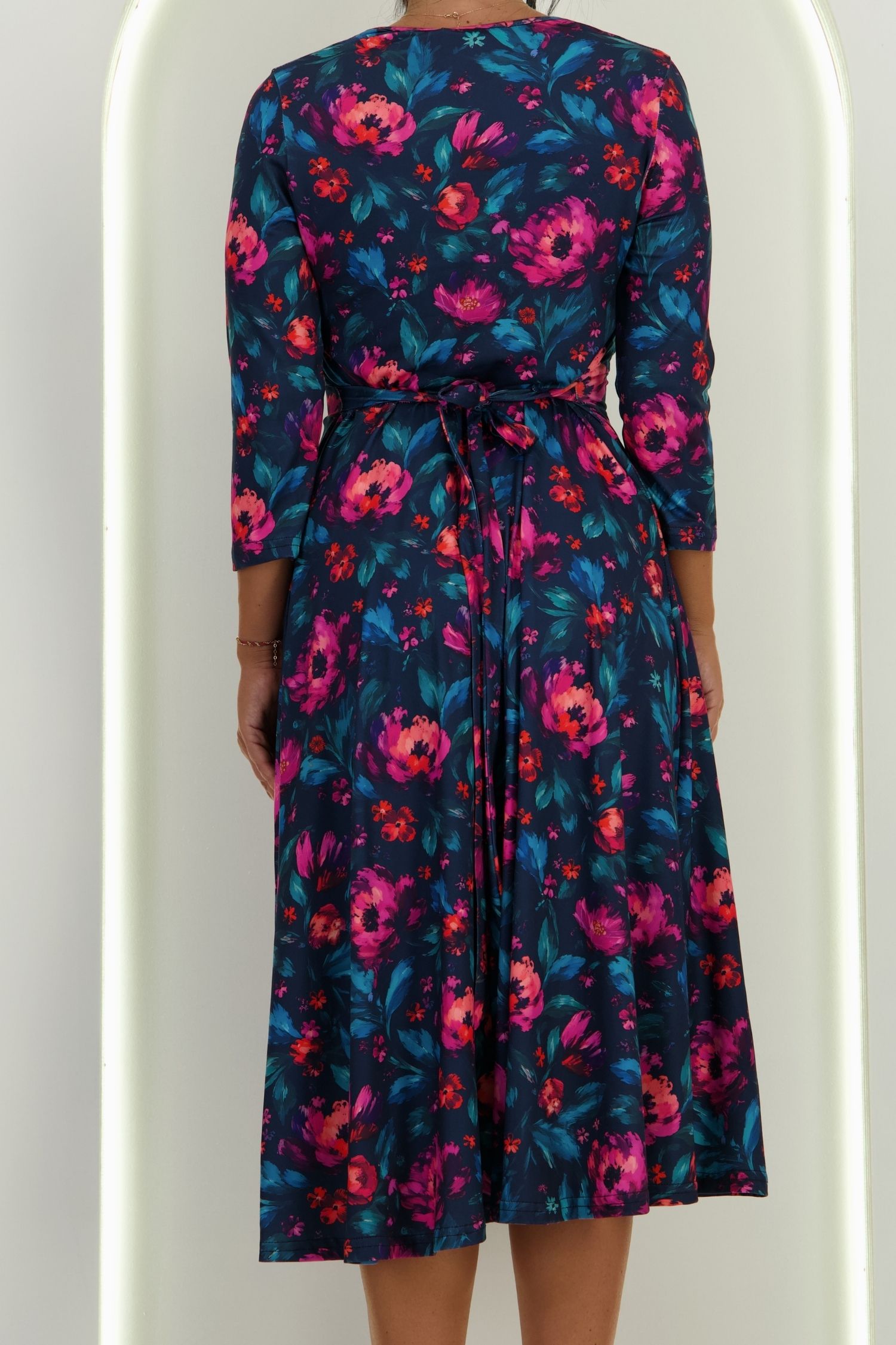 Rochie din modal bleumarin midi in clos cu imprimeu floral - StarShinerS 5 - StarShinerS.ro