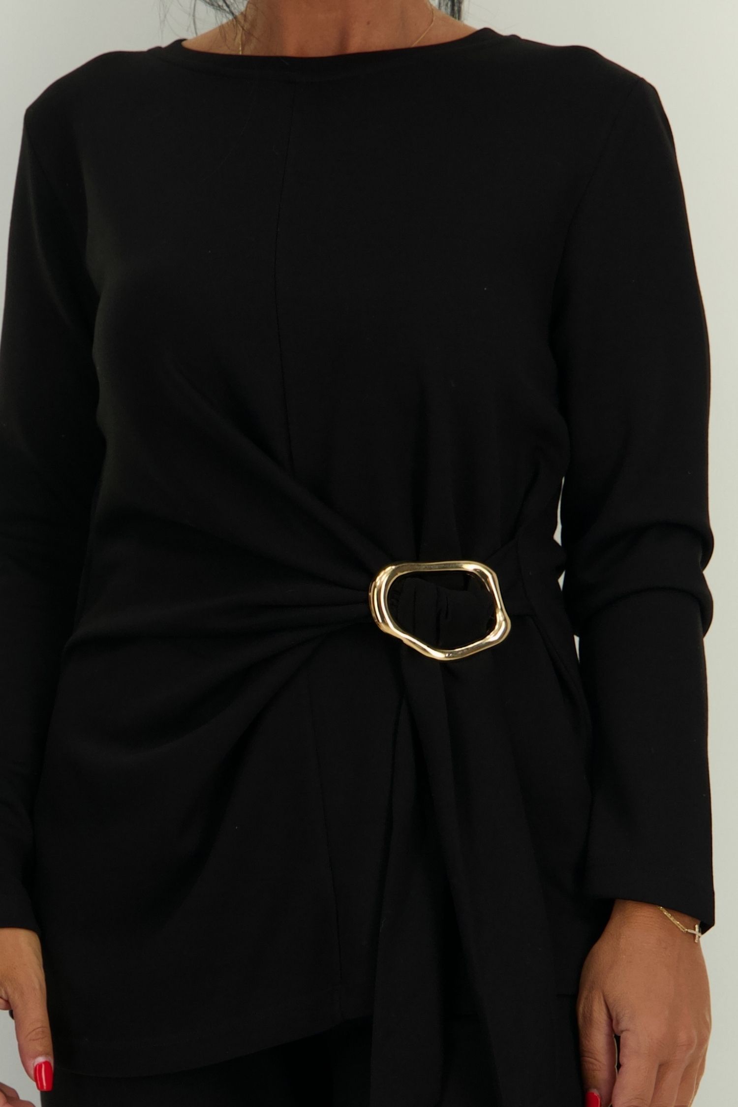 Compleu din modal negru cu un croi larg si accesoriu auriu- SunShine 4 - StarShinerS.ro