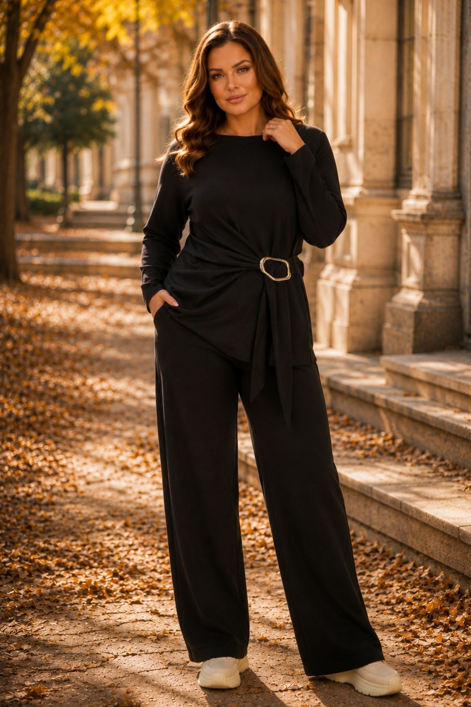 Compleu din modal negru cu un croi larg si accesoriu auriu- SunShine 1 - StarShinerS.ro
