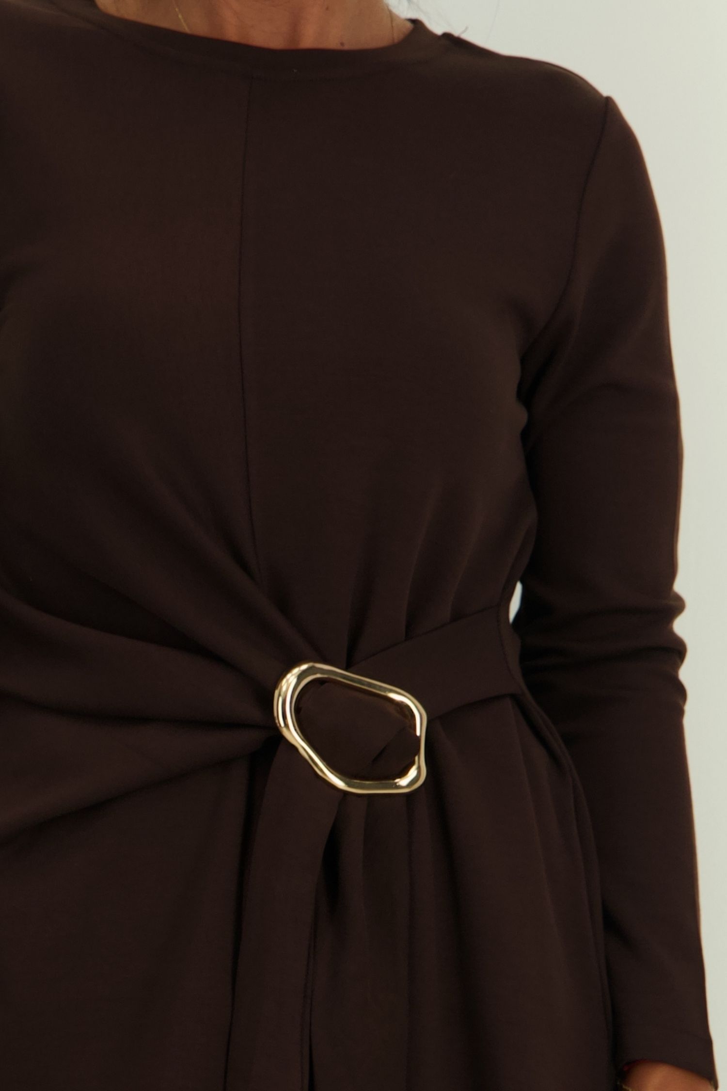 Compleu din modal maro cu un croi larg si accesoriu auriu- SunShine 2 - StarShinerS.ro