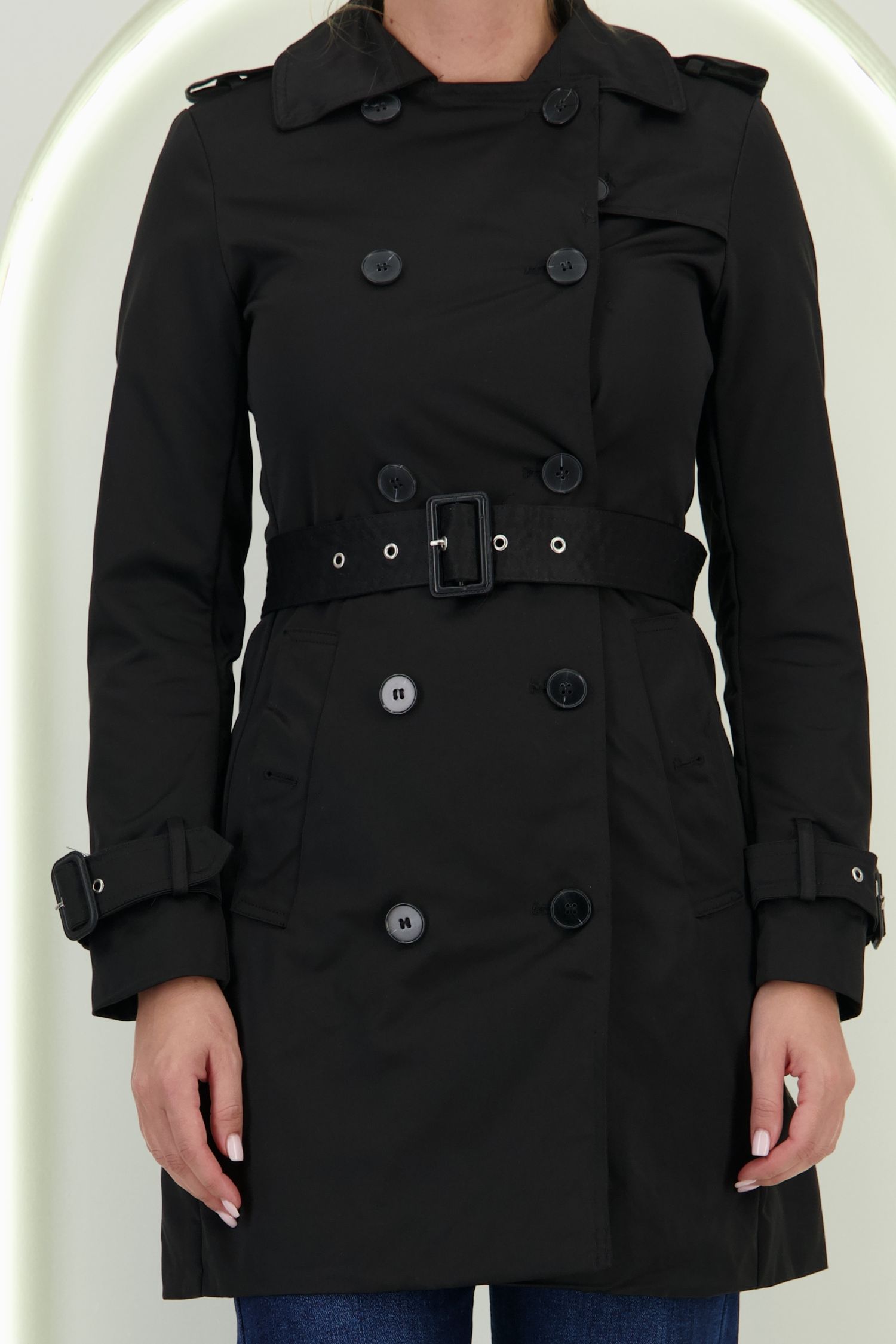 Trench din fas negru scurt cu un croi drept accesorizat cu cordon 3 - StarShinerS.ro