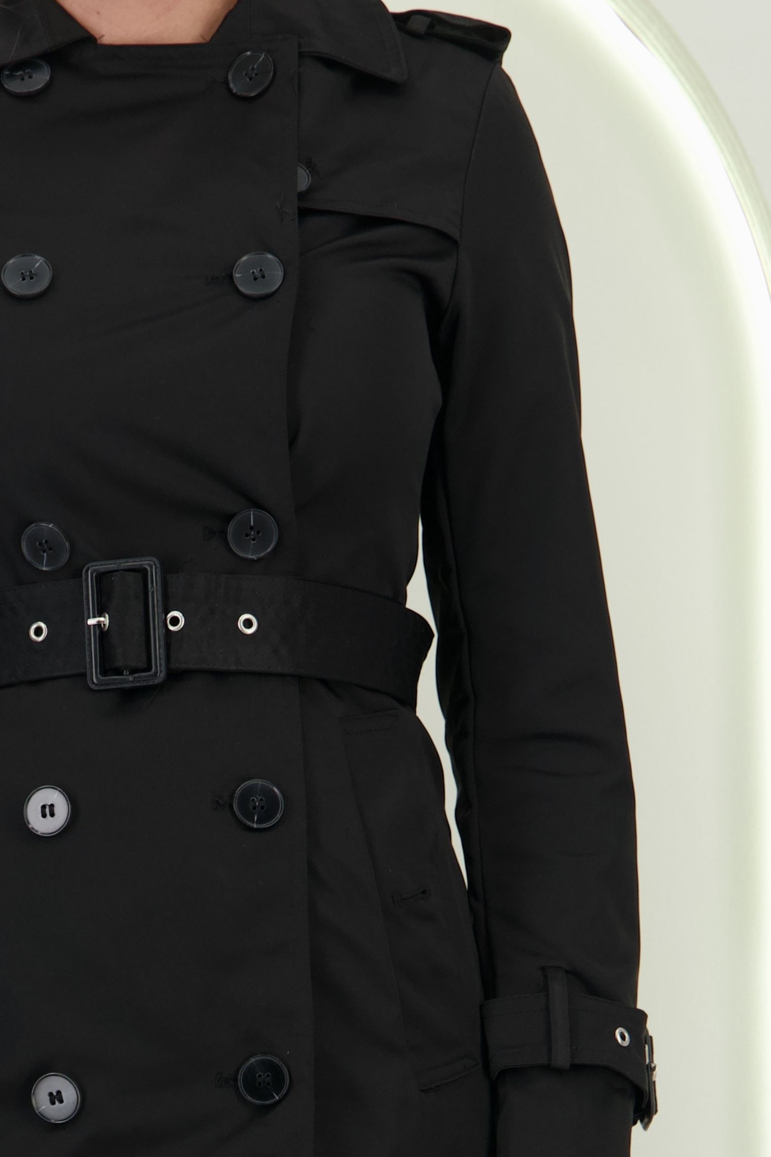 Trench din fas negru scurt cu un croi drept accesorizat cu cordon 5 - StarShinerS.ro