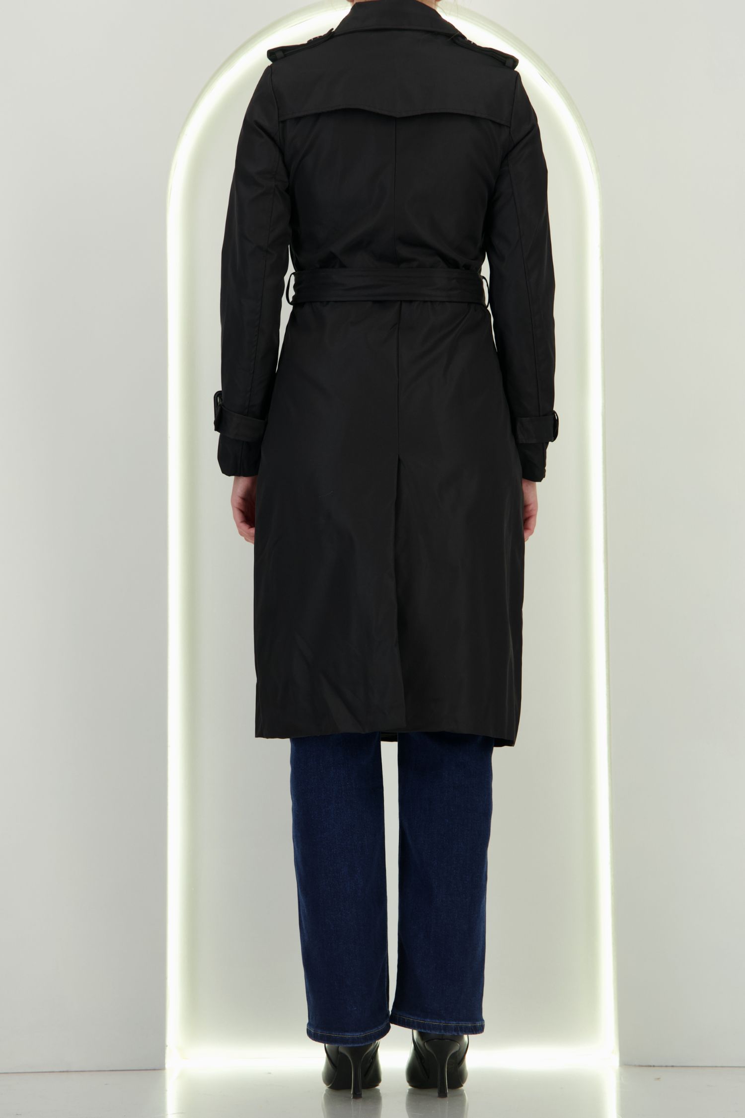 Trench din fas negru cu un croi drept accesorizat cu cordon 4 - StarShinerS.ro