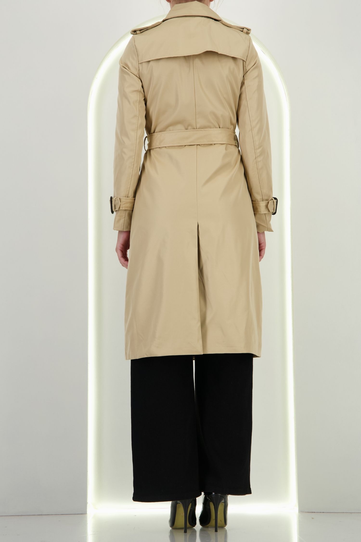 Trench din fas bej cu un croi drept accesorizat cu cordon 4 - StarShinerS.ro