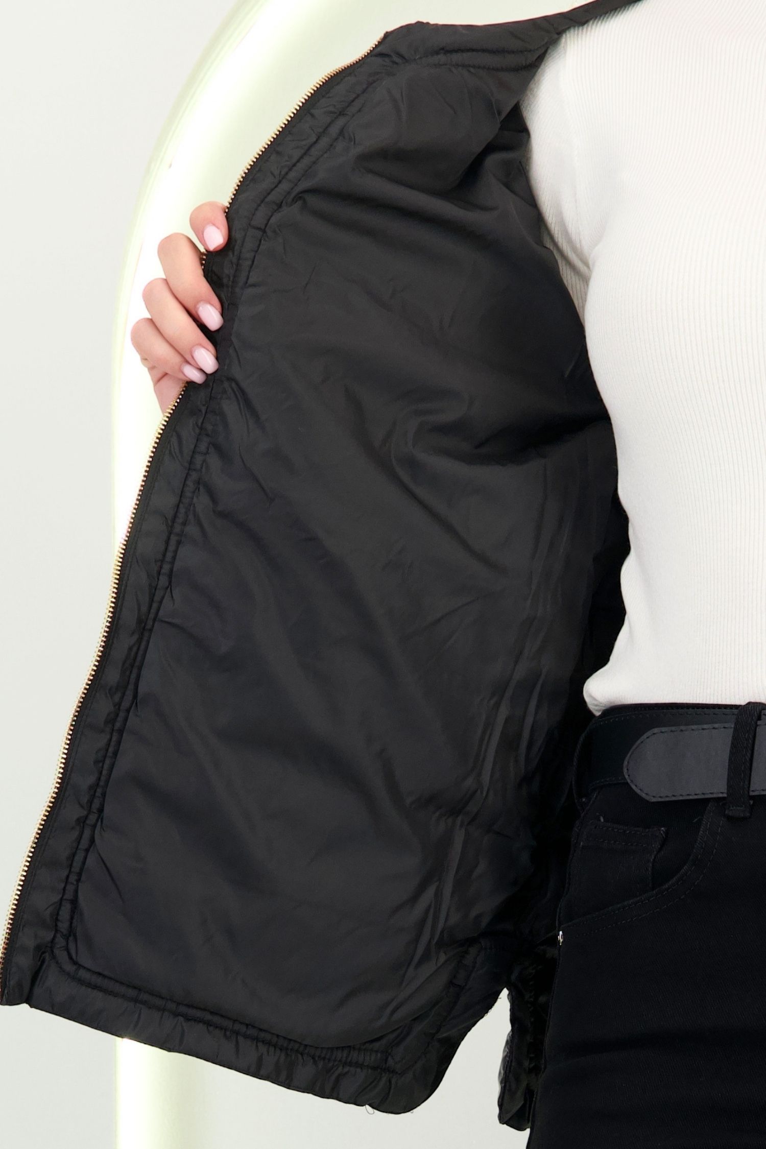 Geaca din fas neagra matlasata cu un croi lejer accesorizata cu cordon 6 - StarShinerS.ro