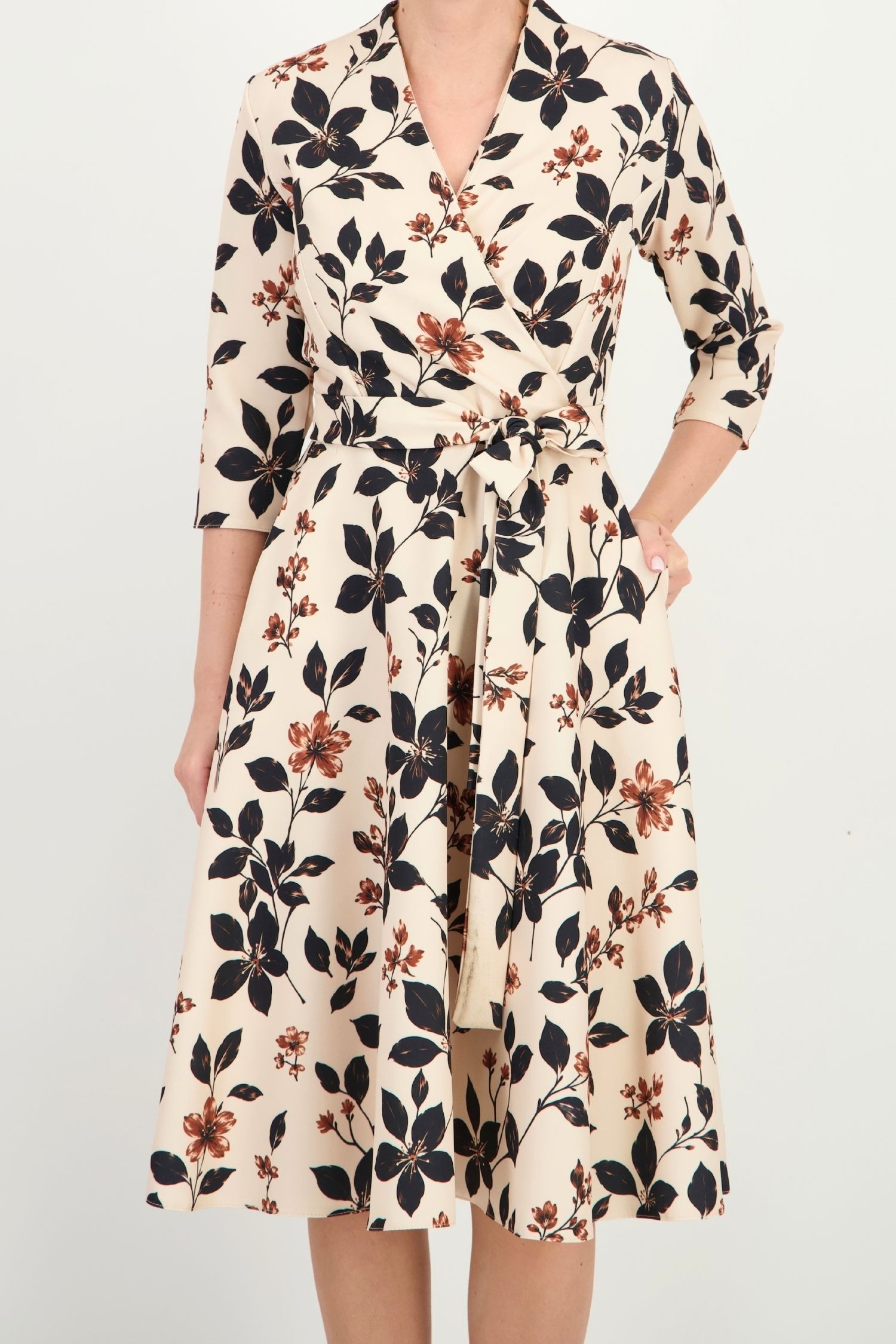 Rochie crem midi in clos imprimata cu decolteu petrecut- StarShinerS 4 - StarShinerS.ro
