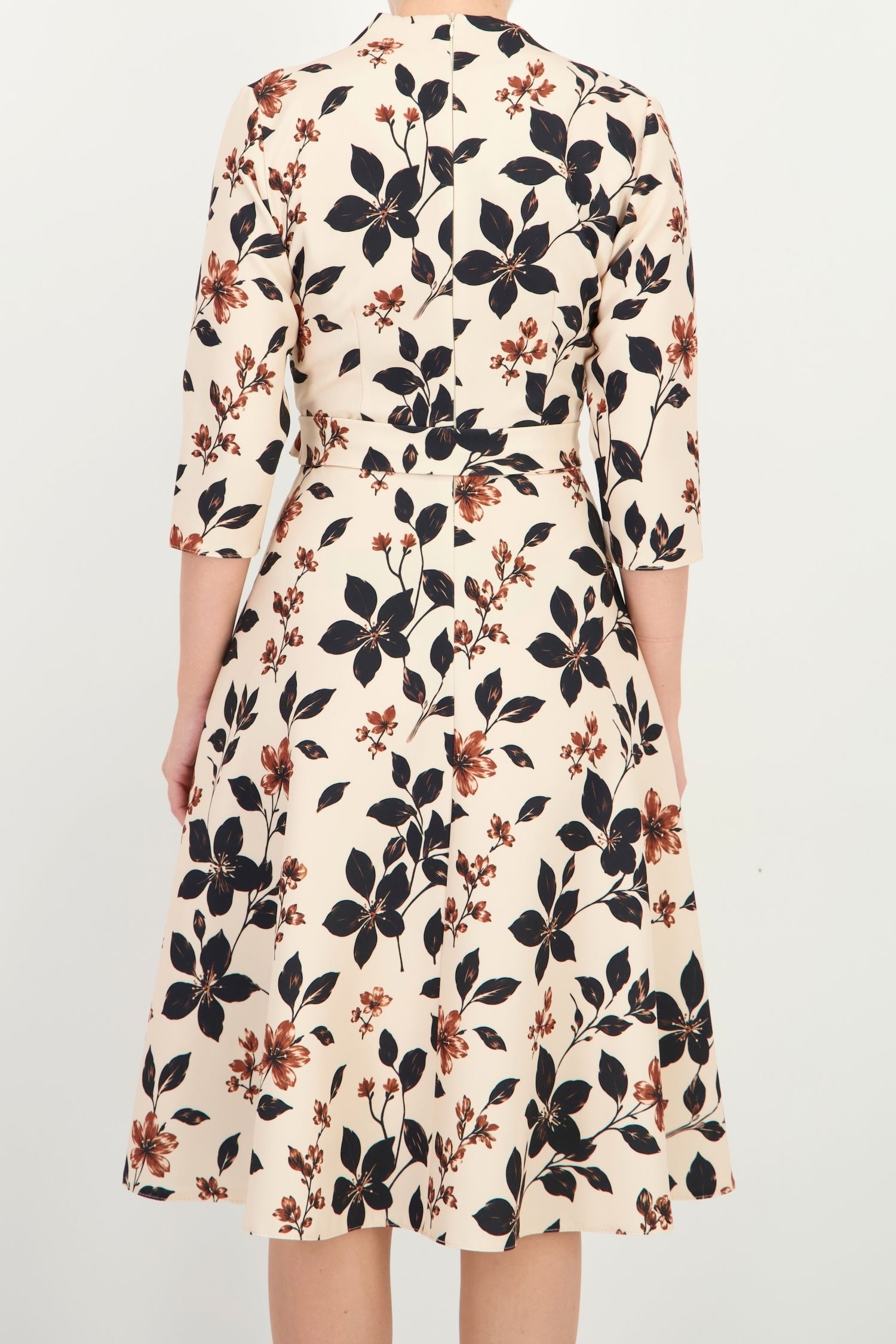 Rochie crem midi in clos imprimata cu decolteu petrecut- StarShinerS 5 - StarShinerS.ro