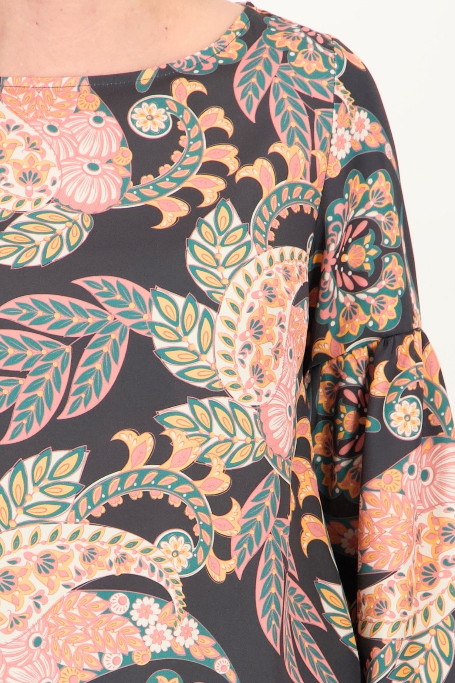 Bluza neagra abstract din viscoza larg 5 - StarShinerS.ro