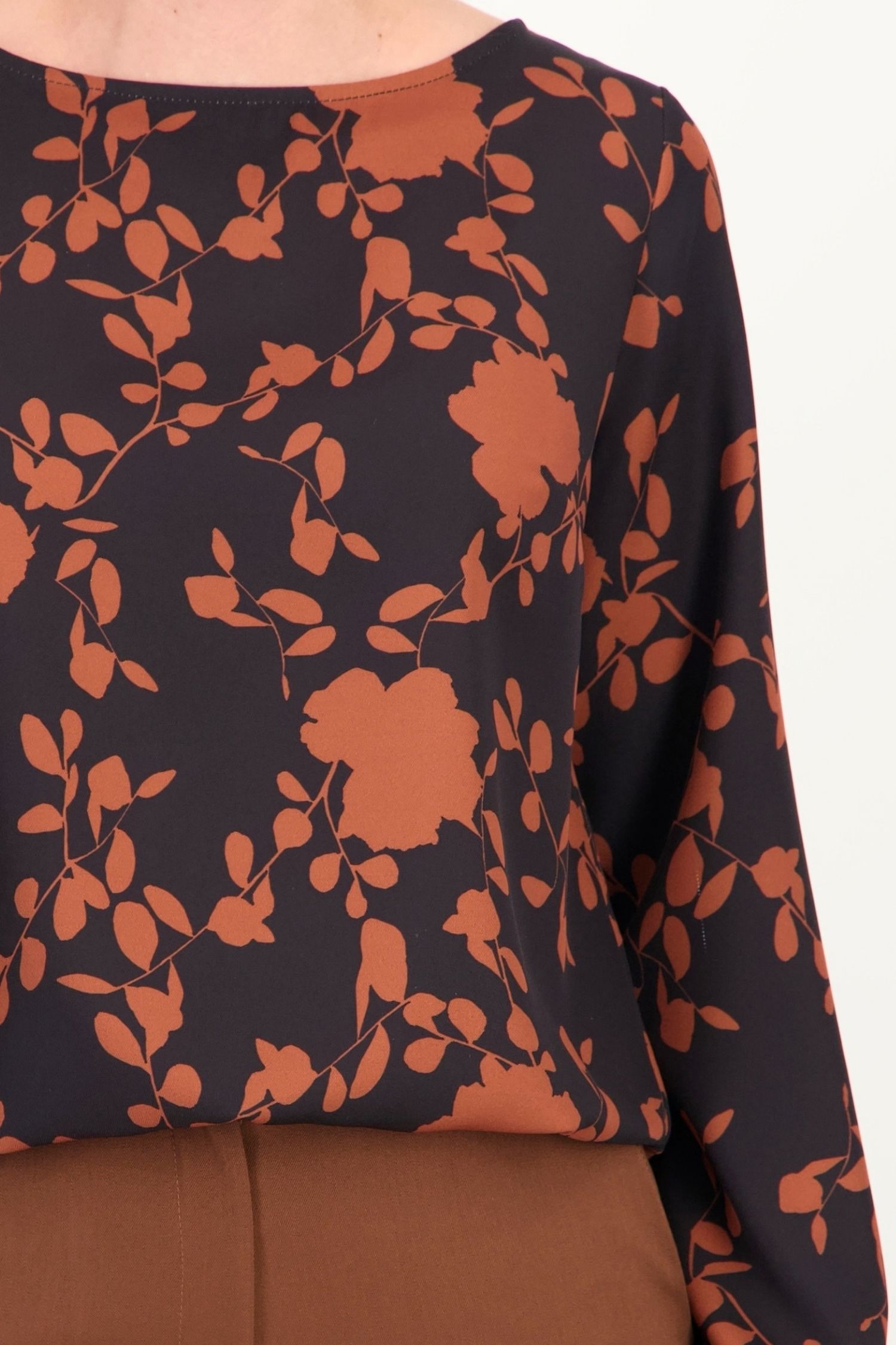 Bluza maro floral din viscoza larg 5 - StarShinerS.ro