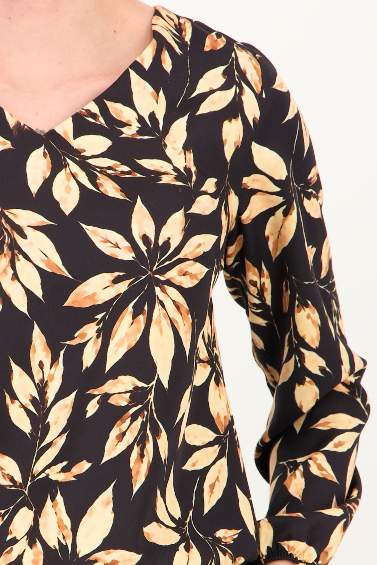 Bluza neagra floral din viscoza larg 5 - StarShinerS.ro
