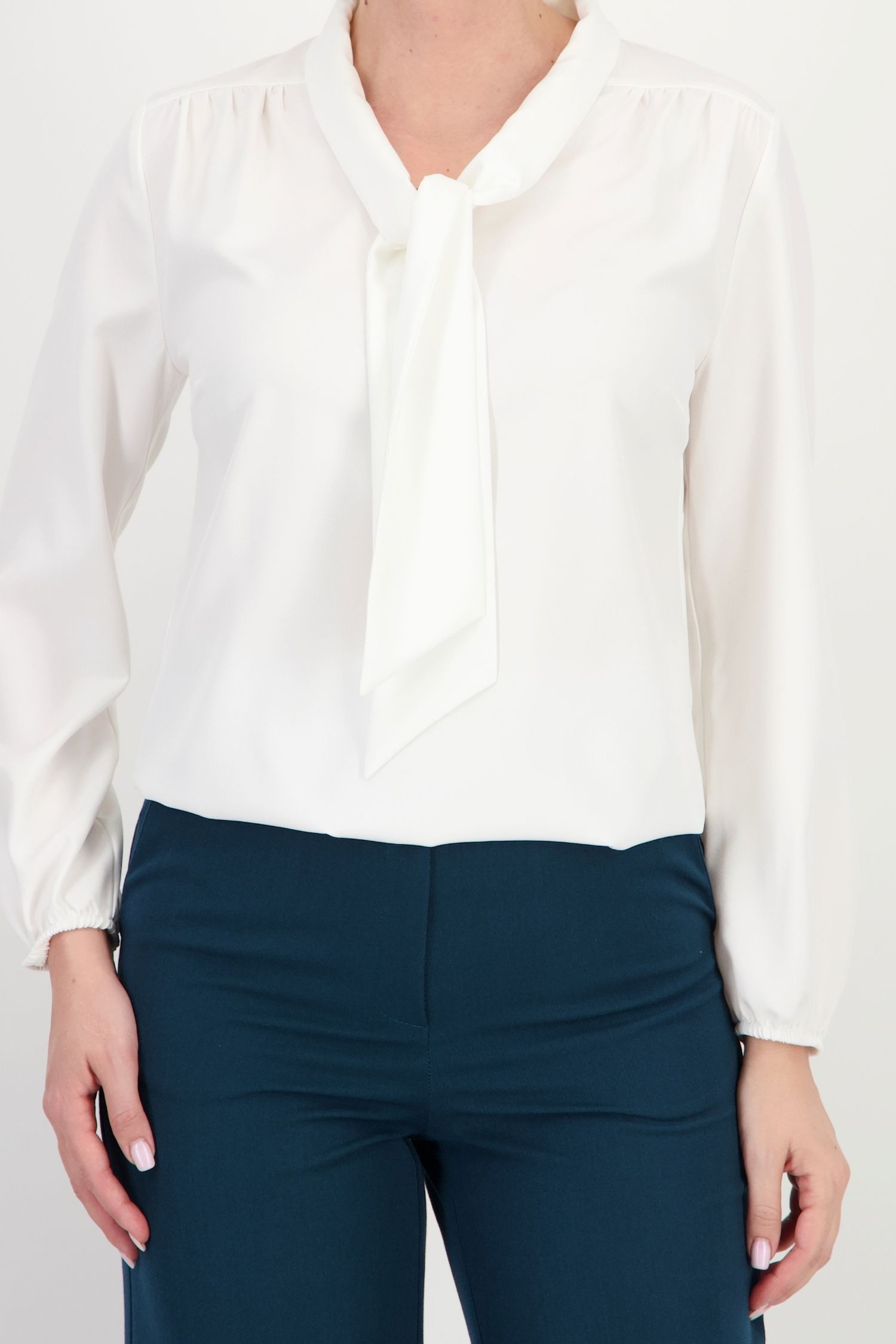 Bluza larga alba decolteu in V din viscoza 3 - StarShinerS.ro