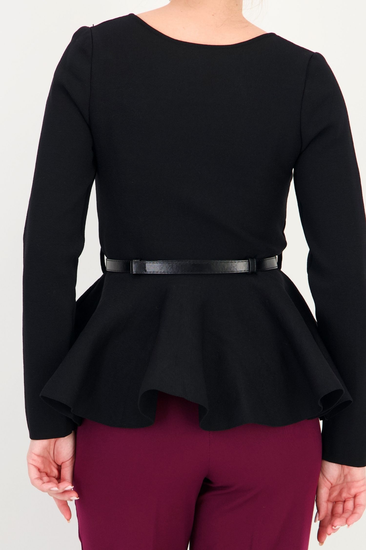 Bluză neagră mulată din tricot fin, cu curea și peplum 5 - StarShinerS.ro