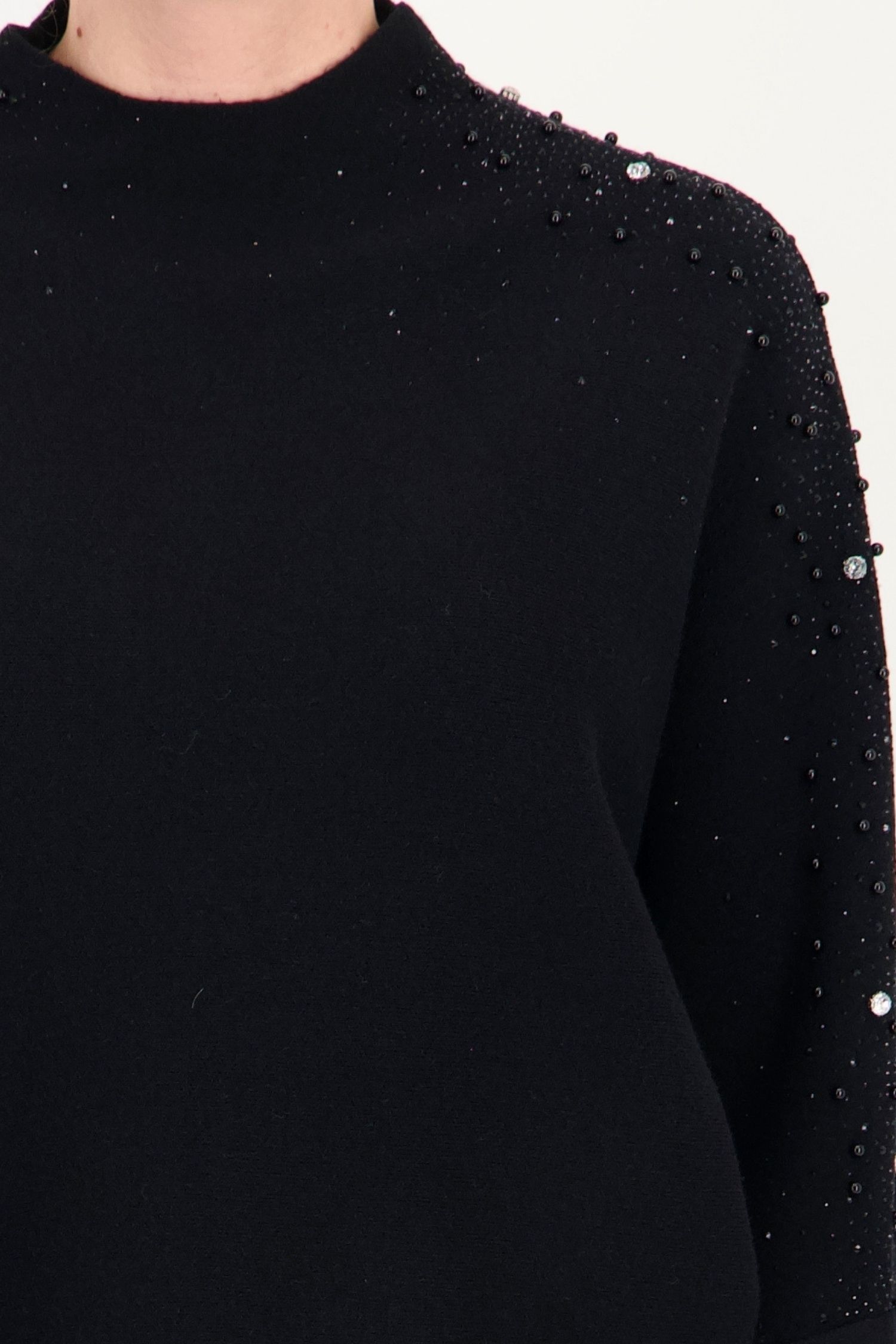 Pulover negru larg din tricot fin, cu perle și pietre strass 3 - StarShinerS.ro