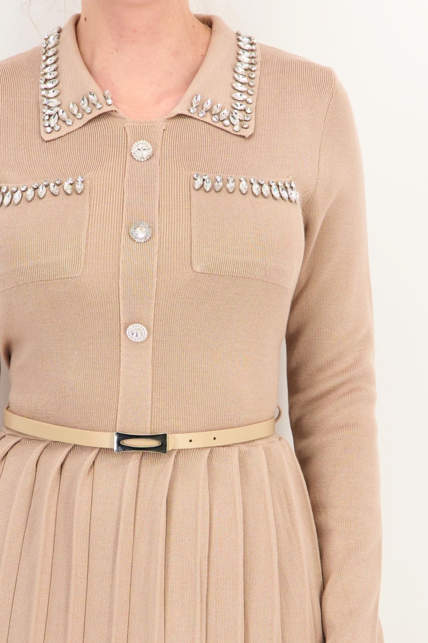 Rochie clos bej midi decolteu rotund din viscoza 3 - StarShinerS.ro