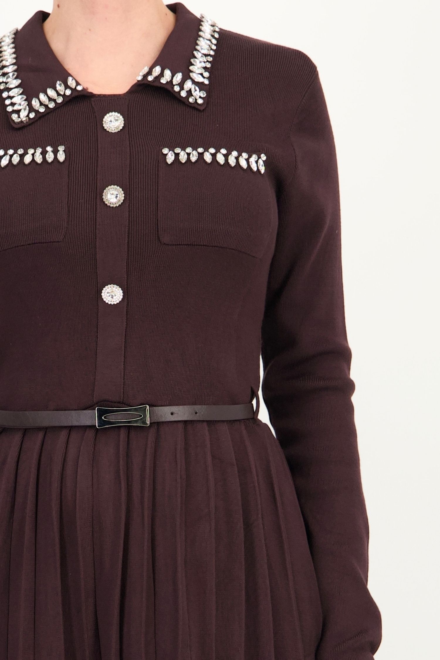 Rochie clos maro midi decolteu rotund din viscoza 3 - StarShinerS.ro