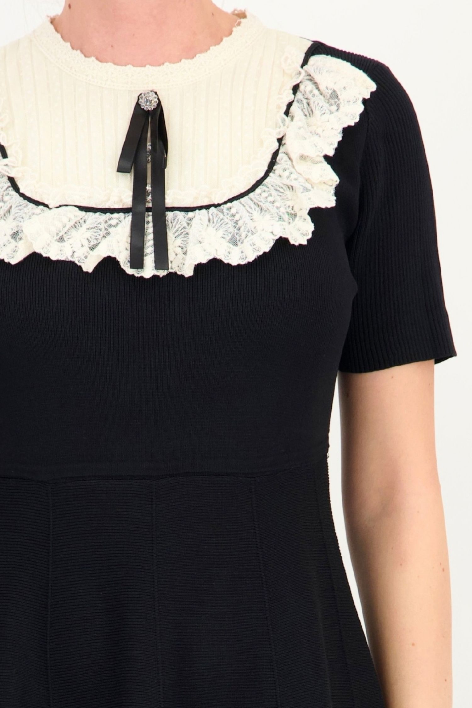 Rochie clos neagra midi maneca scurta din viscoza 3 - StarShinerS.ro