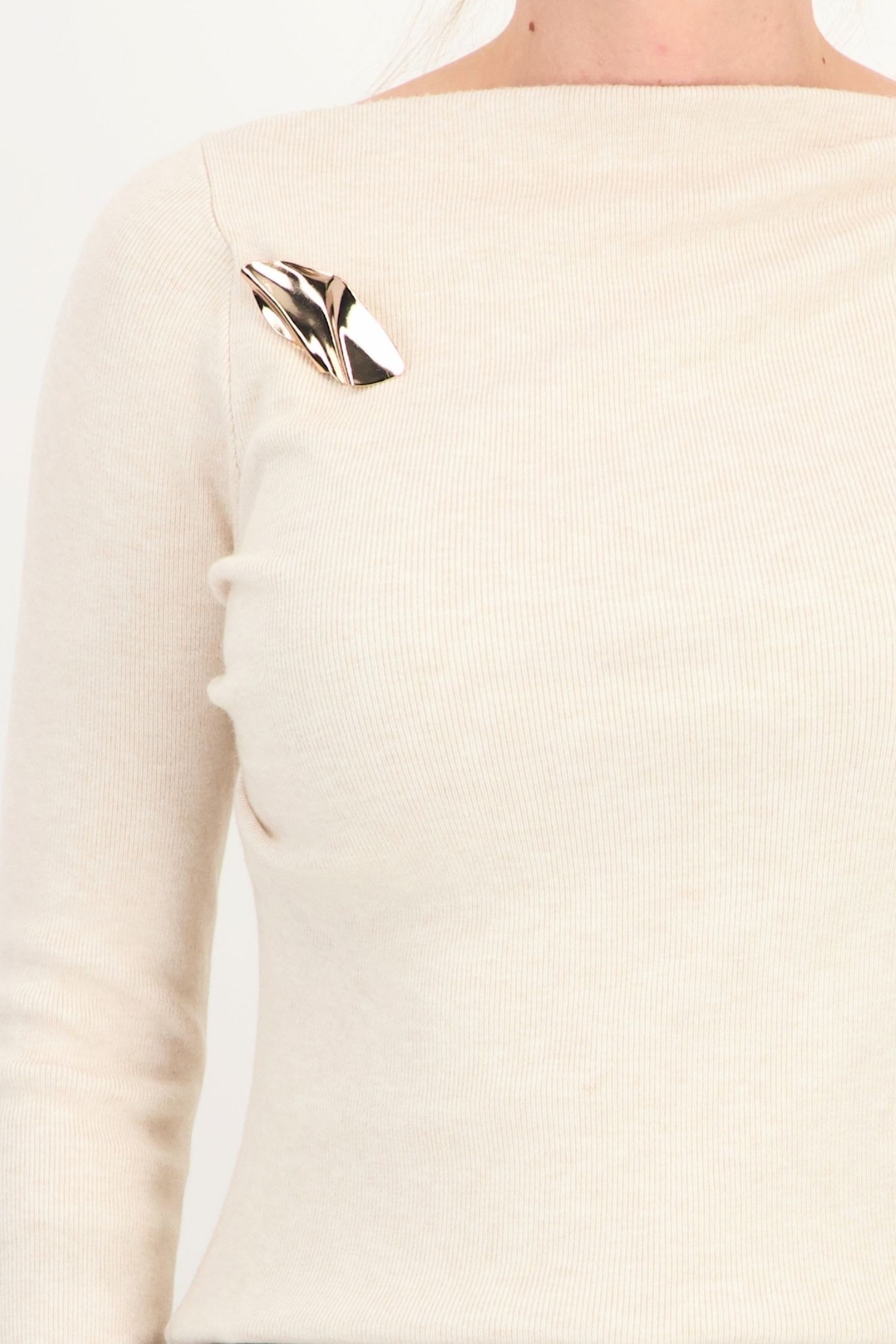 Pulover mulat bej decolteu cazut din tricot 3 - StarShinerS.ro