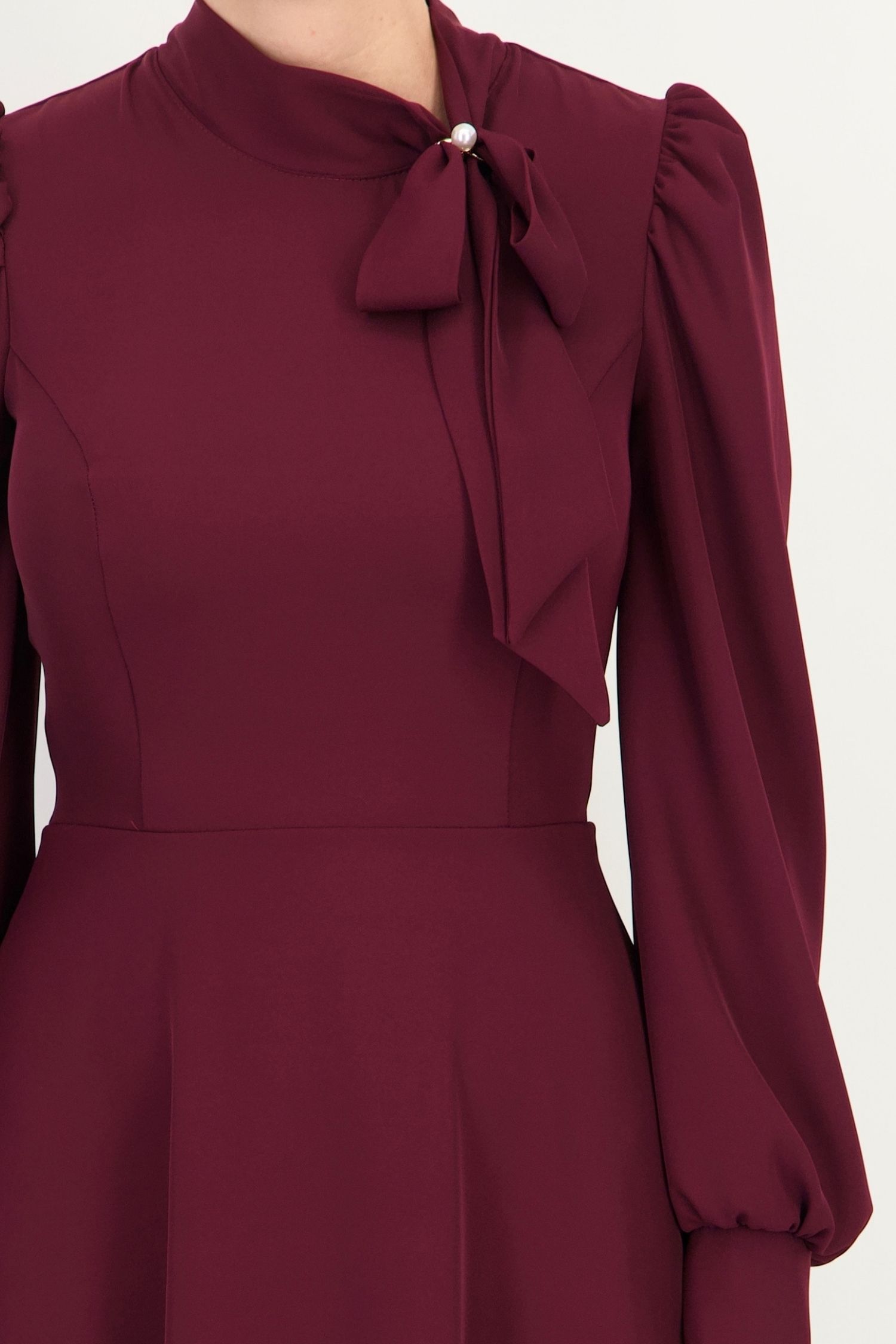 Rochie din material fluid vișinie midi în clos cu guler tip eșarfă - StarShinerS 4 - StarShinerS.ro
