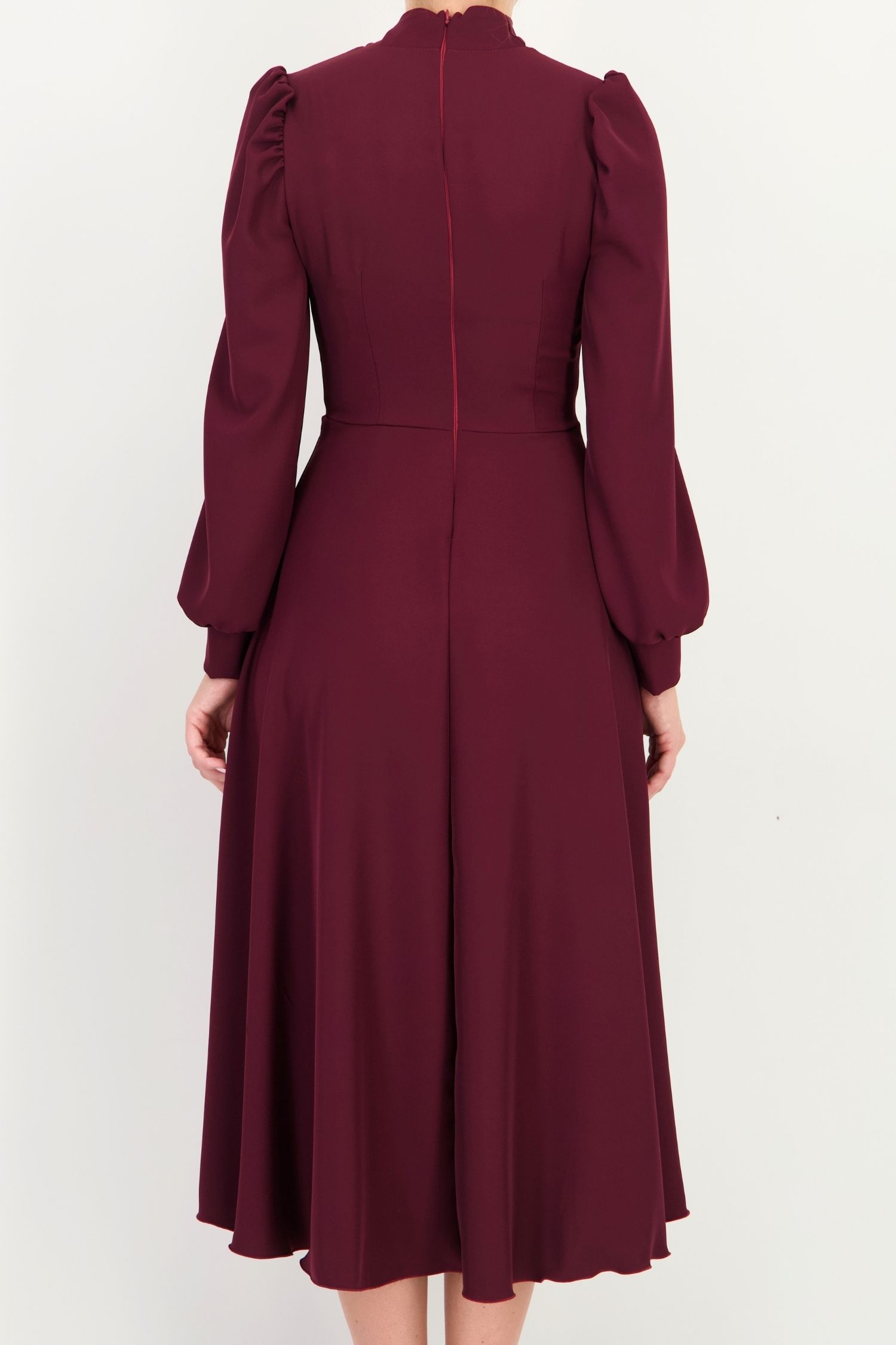 Rochie din material fluid vișinie midi în clos cu guler tip eșarfă - StarShinerS 5 - StarShinerS.ro
