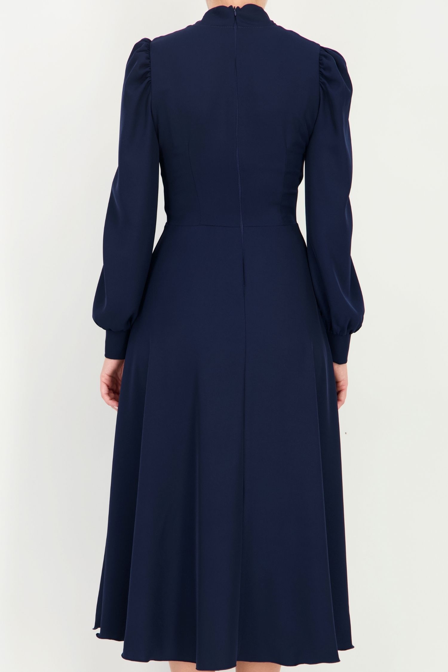 Rochie din material fluid bleumarin midi în clos cu guler tip eșarfă - StarShinerS 4 - StarShinerS.ro