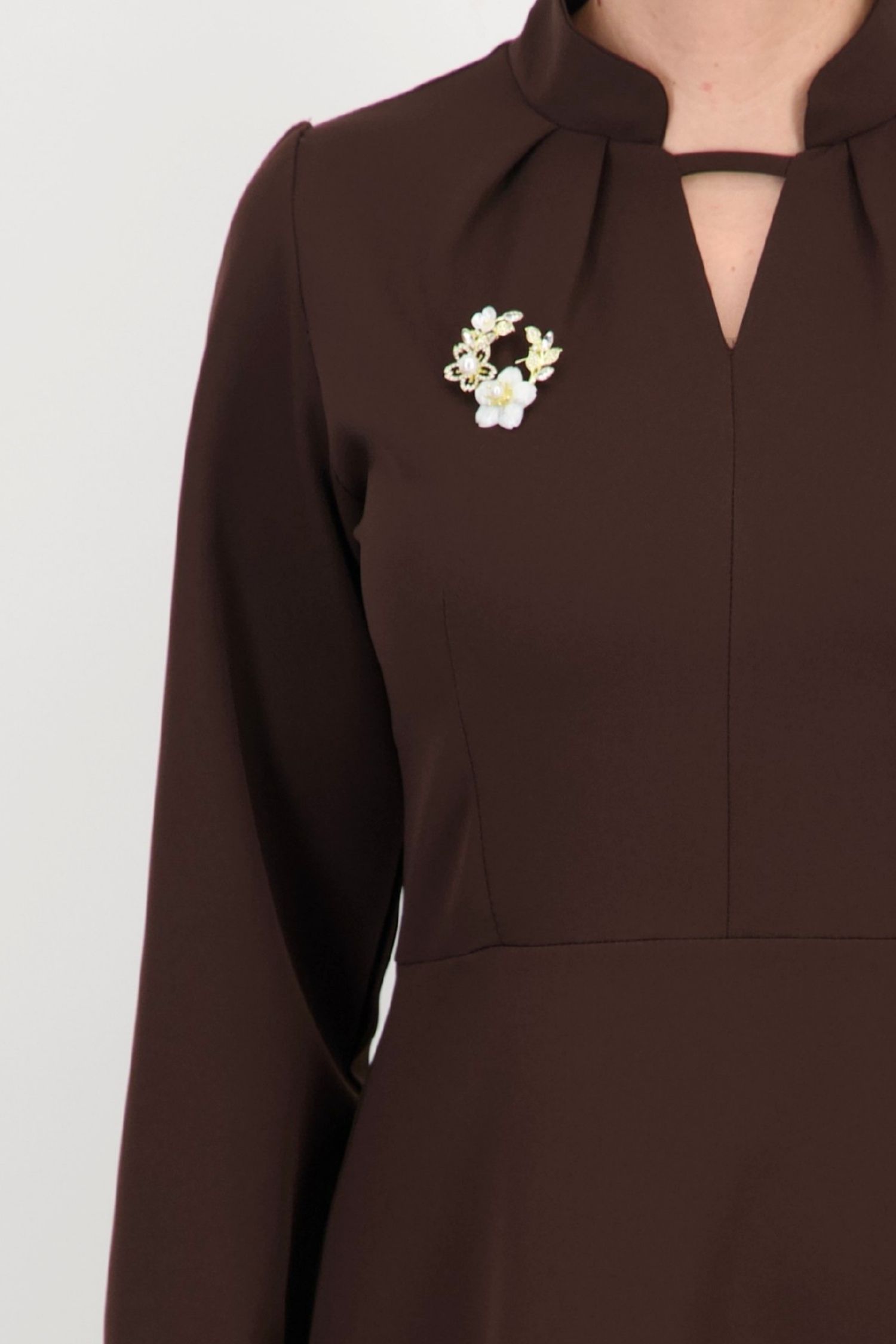 Rochie maro, în clos, din stofă elastică, până la genunchi 5 - StarShinerS.ro