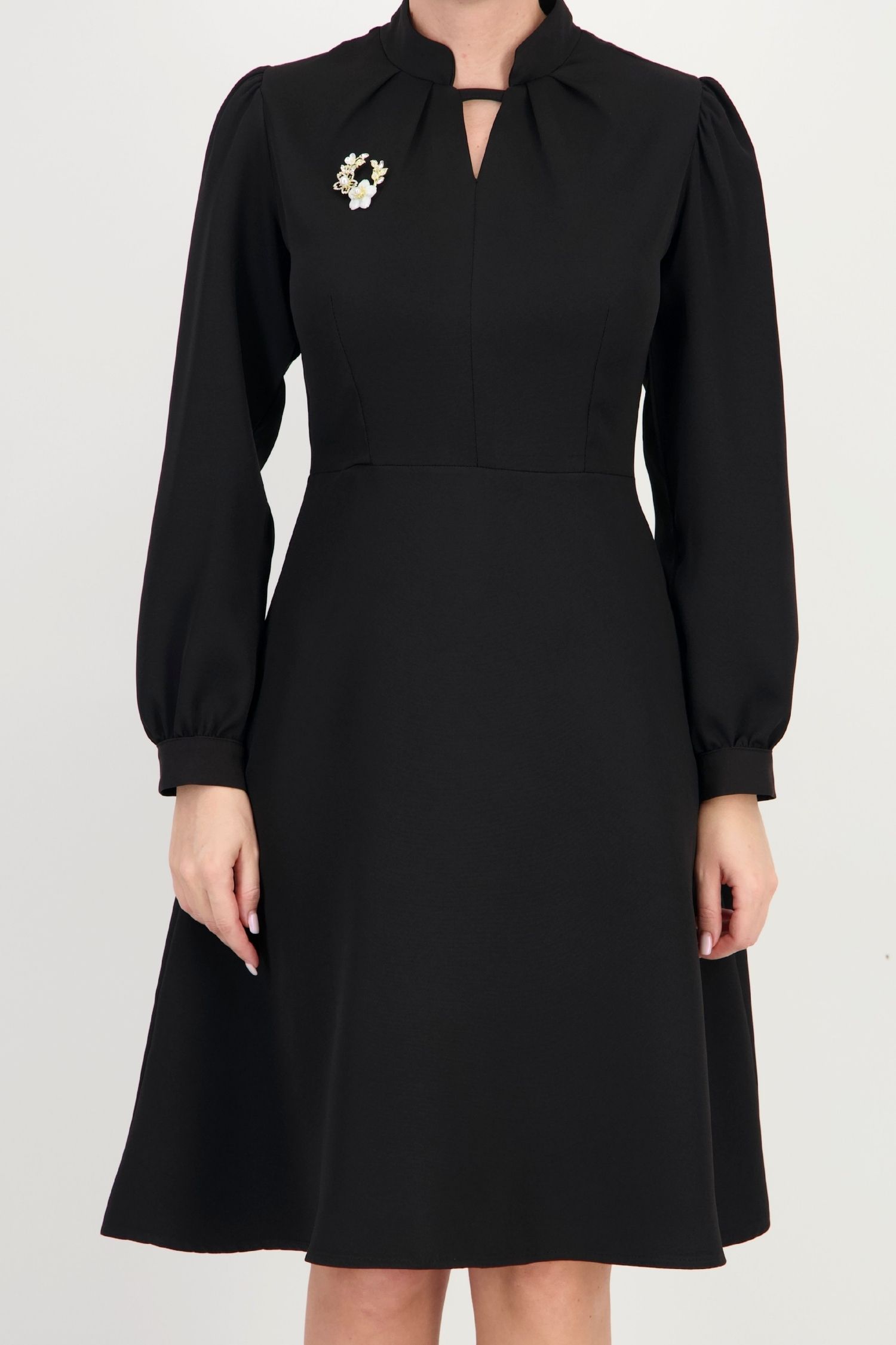 Rochie neagră, în clos, din stofă elastică, până la genunchi 3 - StarShinerS.ro