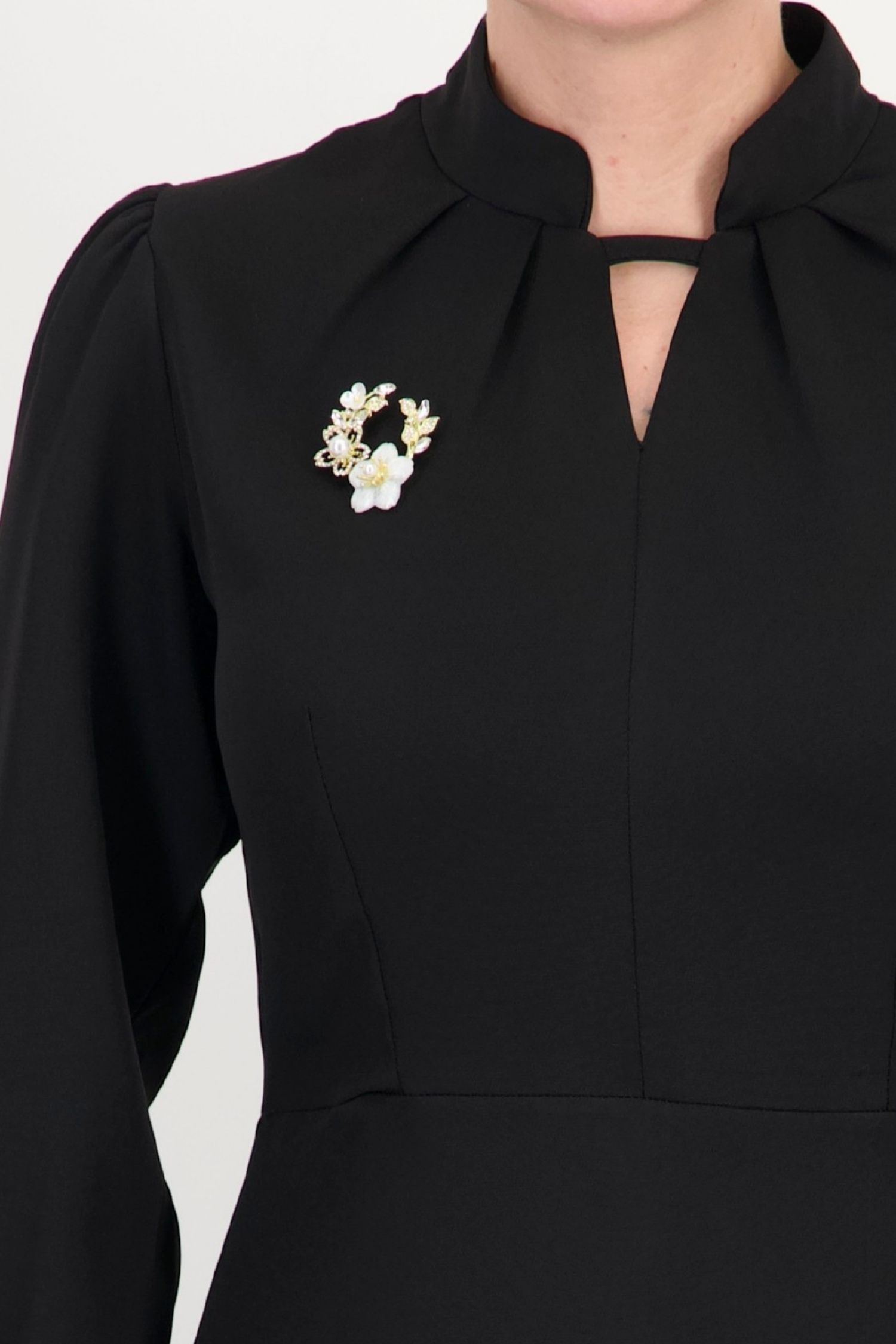 Rochie neagră, în clos, din stofă elastică, până la genunchi 5 - StarShinerS.ro