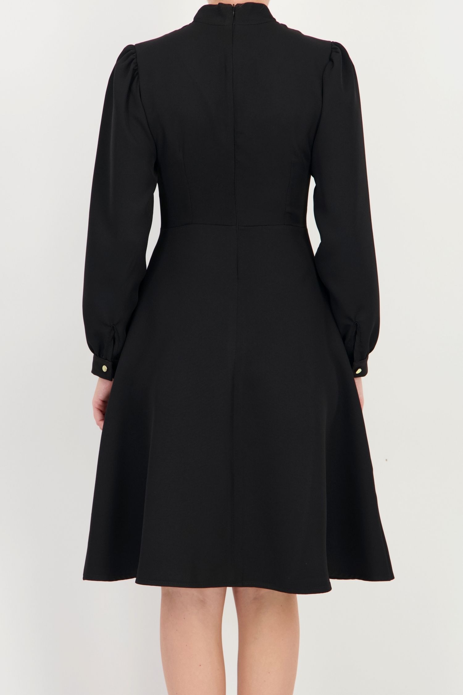 Rochie neagră, în clos, din stofă elastică, până la genunchi 4 - StarShinerS.ro