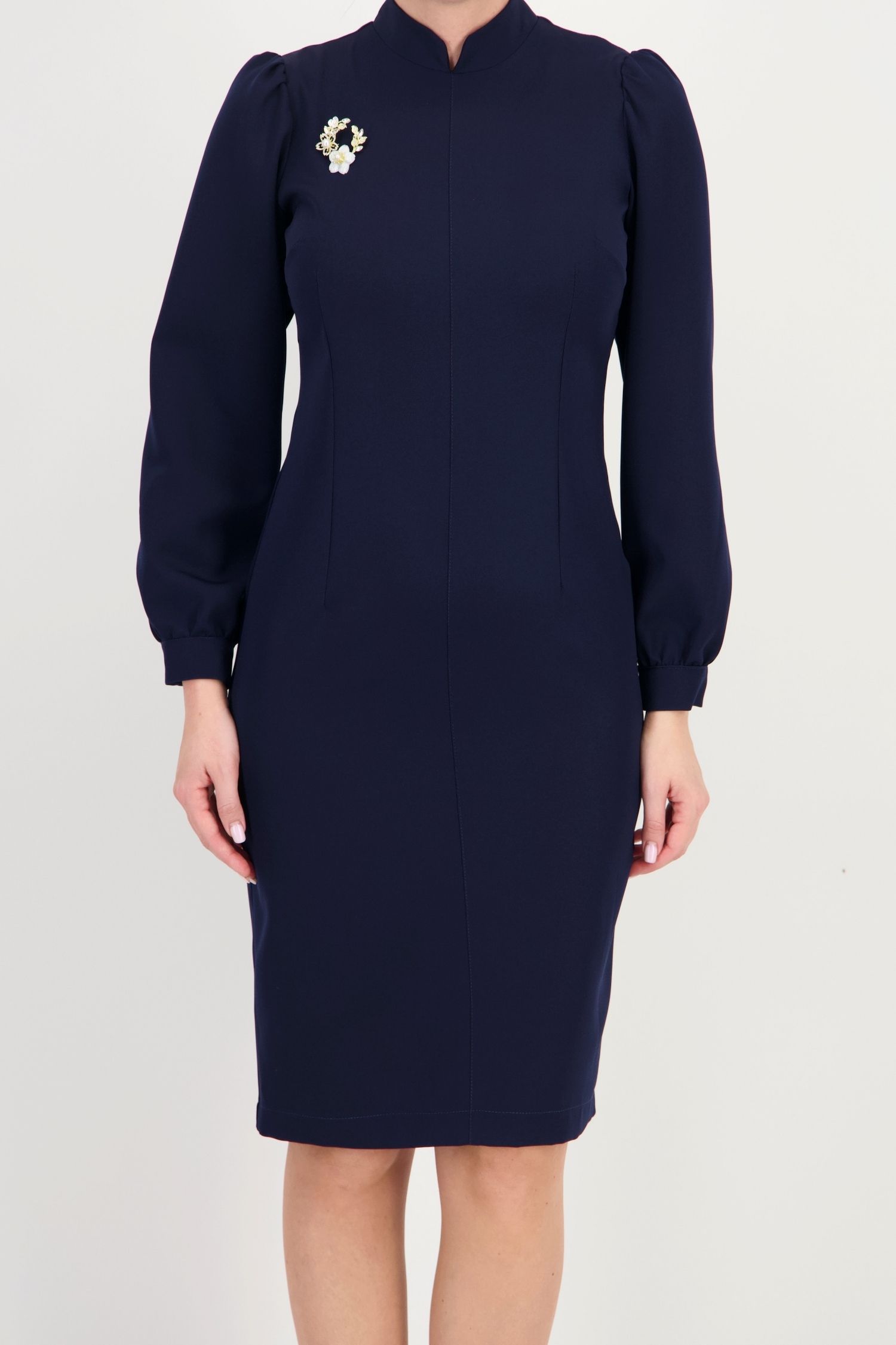 Rochie bleumarin dreaptă din stofă elastică, cu broșă 3 - StarShinerS.ro
