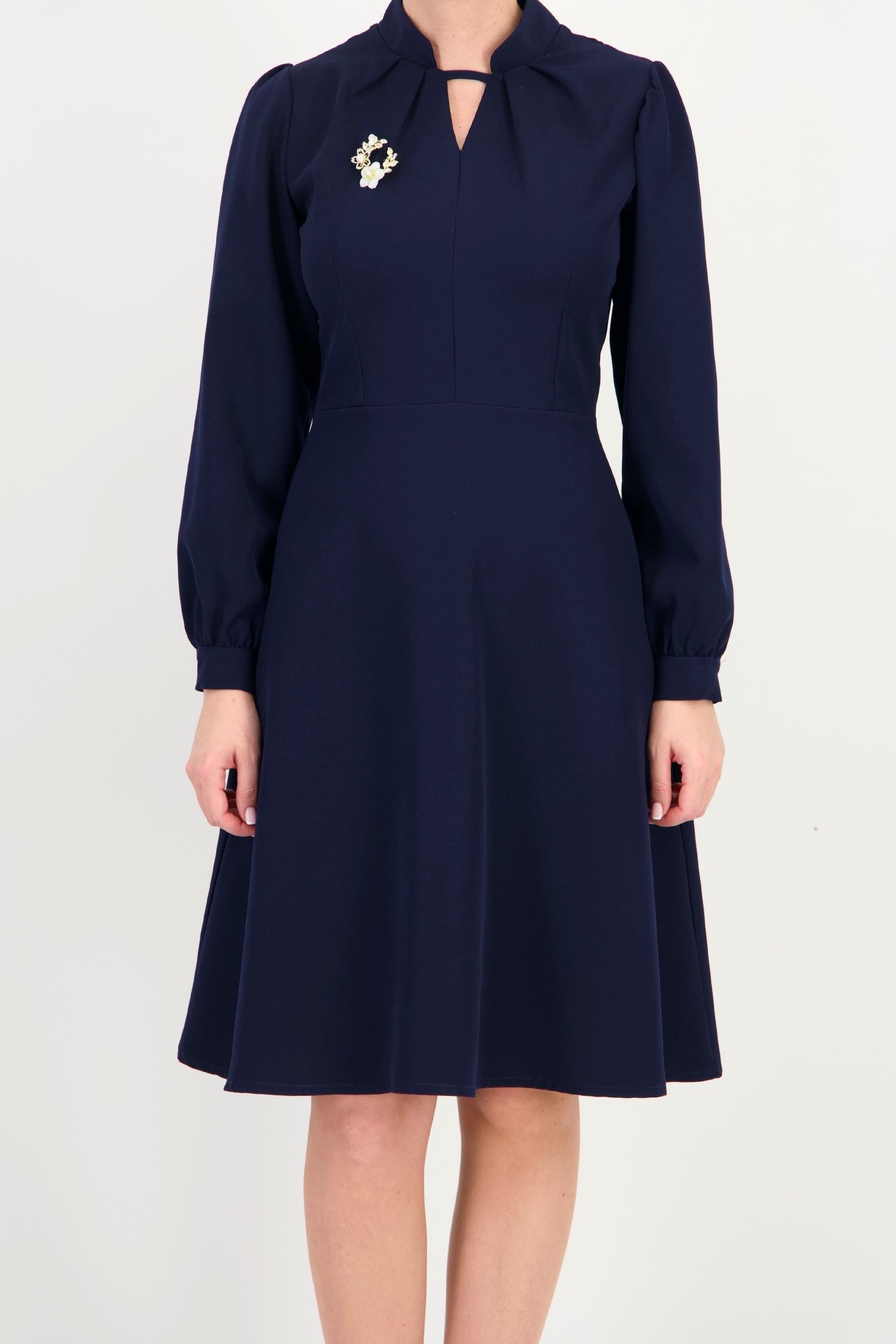 Rochie bleumarin, în clos, din stofă elastică, cu broșă 3 - StarShinerS.ro