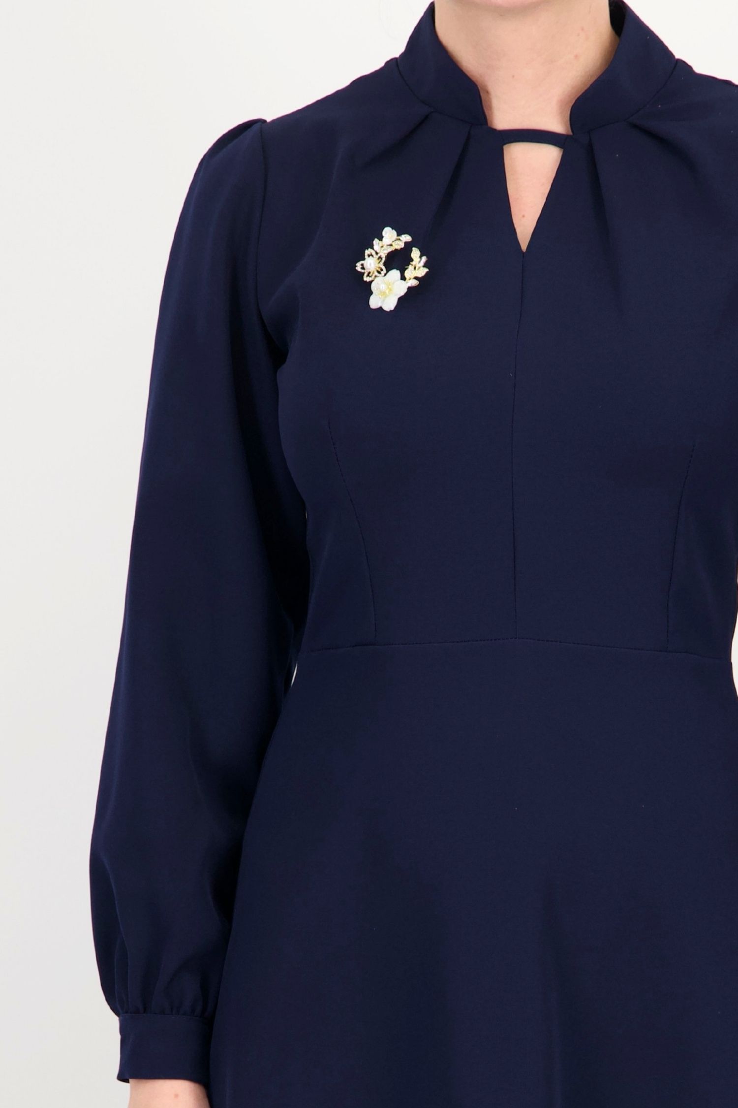 Rochie bleumarin, în clos, din stofă elastică, cu broșă 5 - StarShinerS.ro