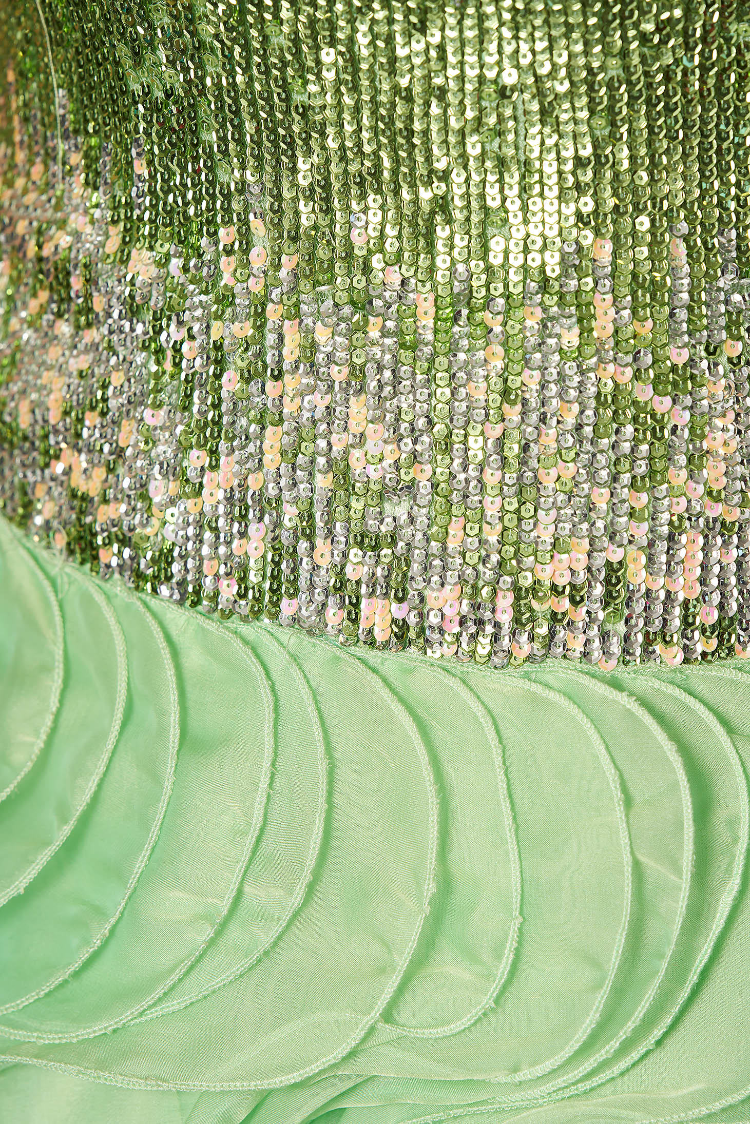 Zöld Sherri Hill ruha dekoltált flitteres díszítés mellrésznél szivacsos alkalmi 4 - StarShinerS.hu
