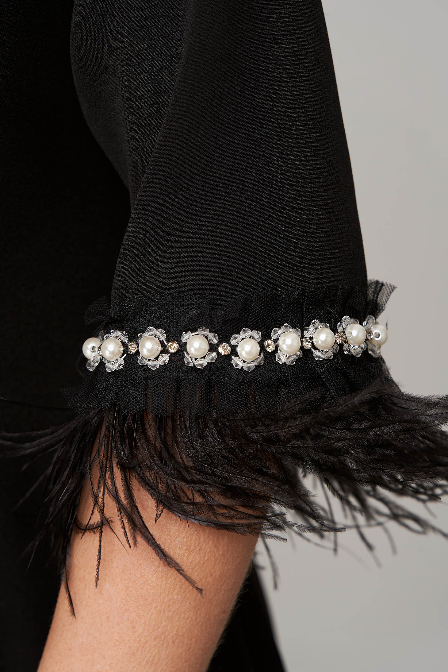 Rochie din stofa usor elastica neagra scurta in clos cu pene - StarShinerS 6 - StarShinerS.ro